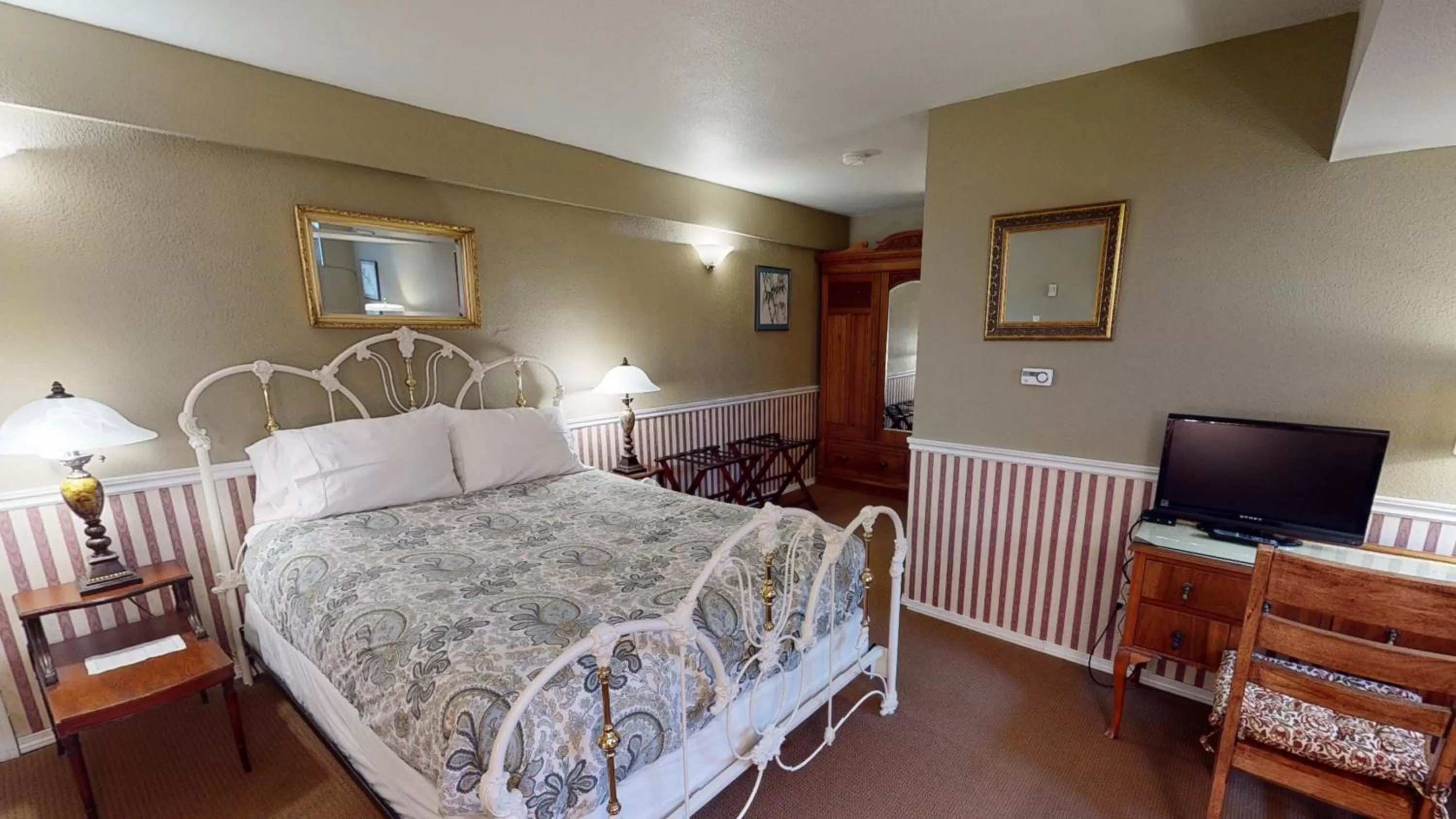 Bed in Cecil Bacon Manor