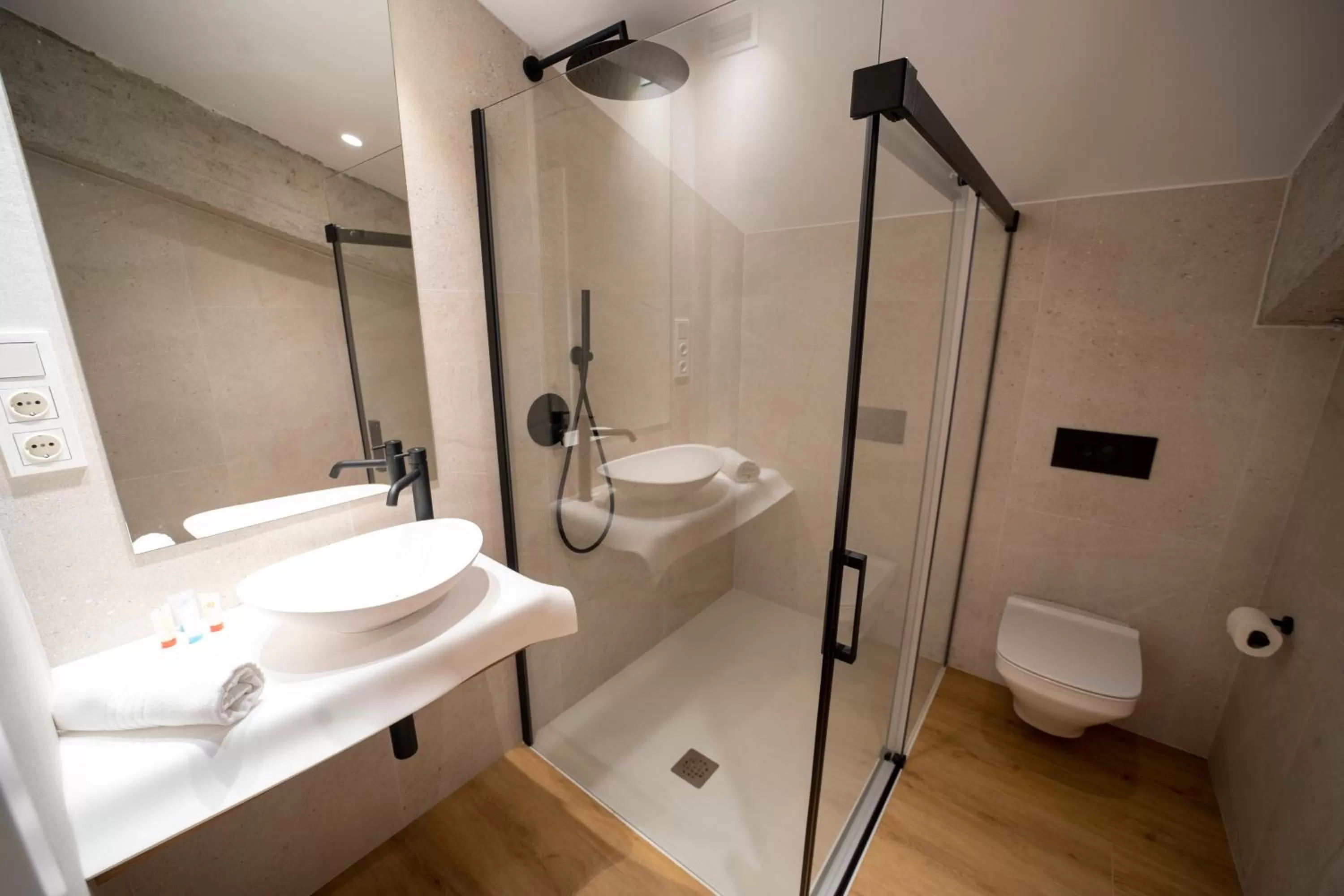 Shower in Hotel Boutique Berazadi Berri