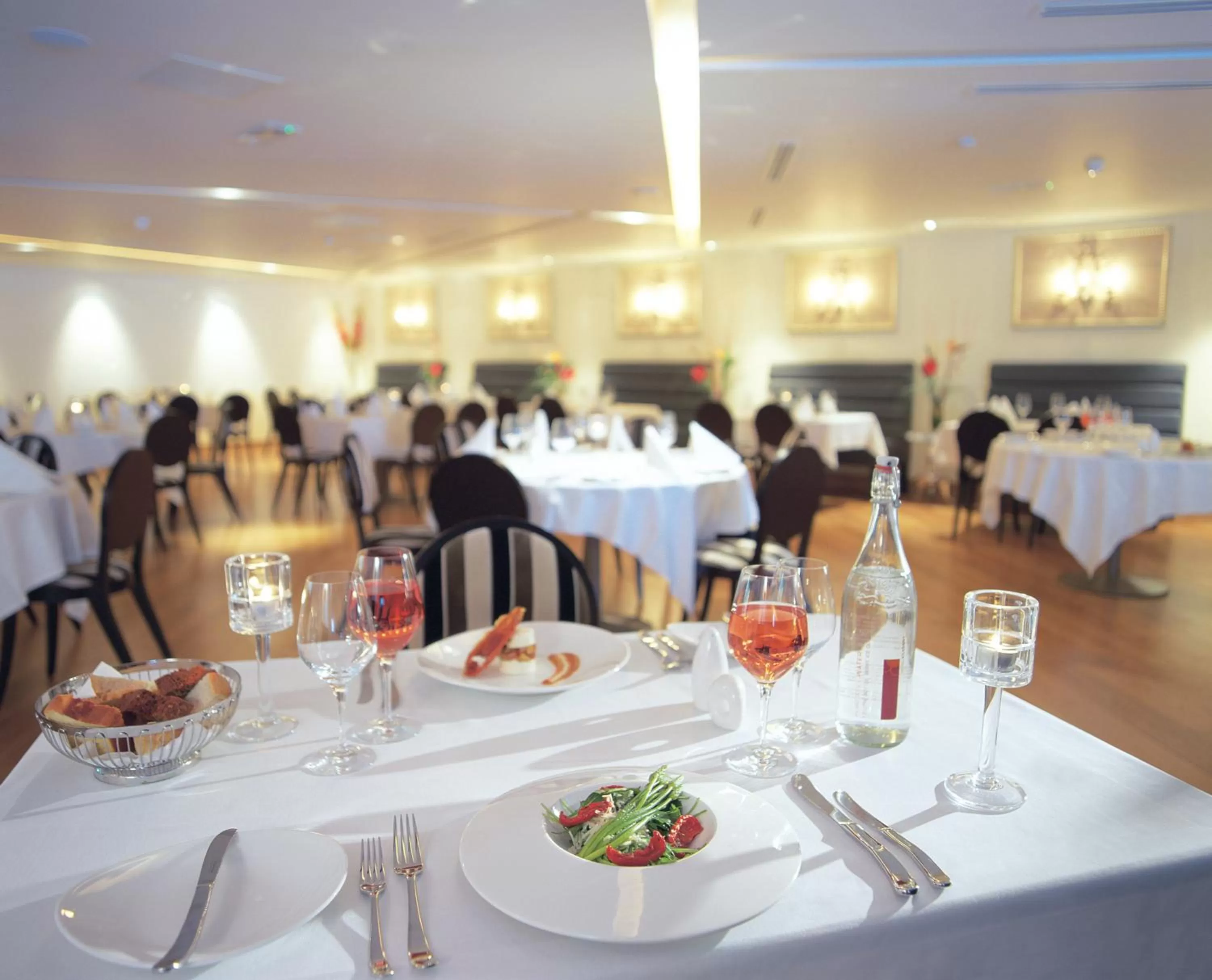 Restaurant/places to eat in Hotel Kilkenny