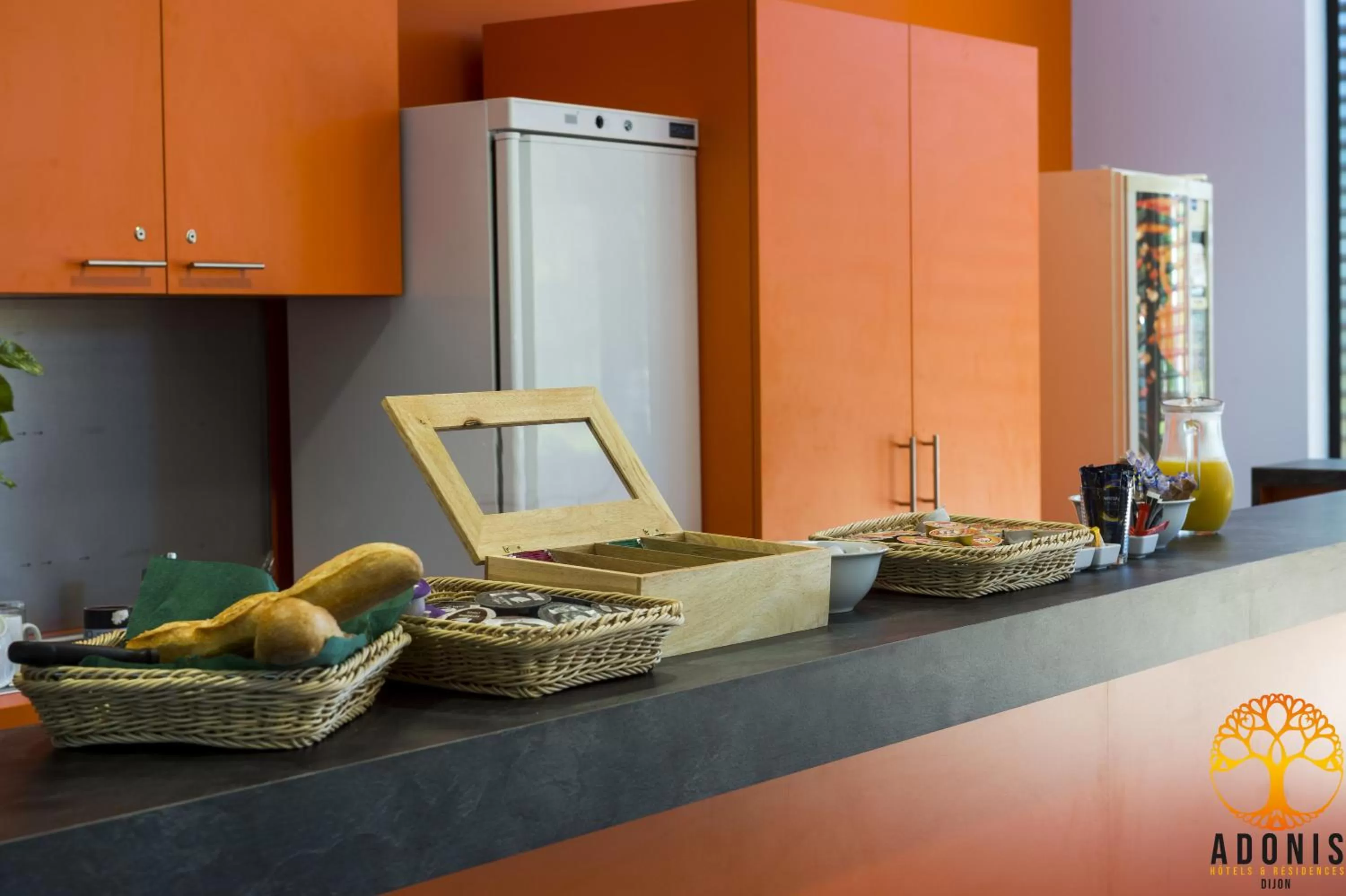 Breakfast in Adonis Dijon Maison Internationale