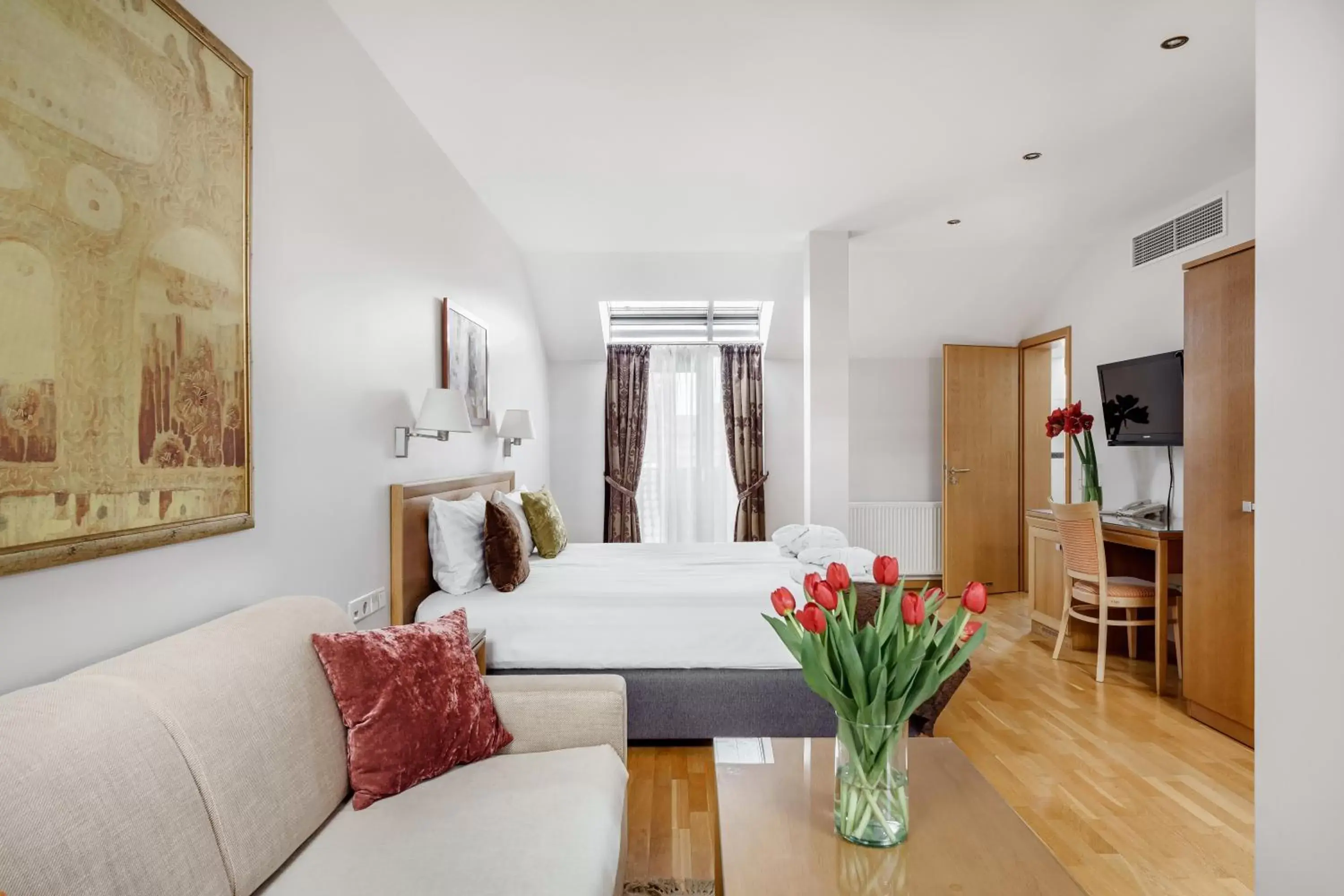 Suite - single occupancy in Euterpe Hotel Suite - single occupancy in Euterpe Hotel