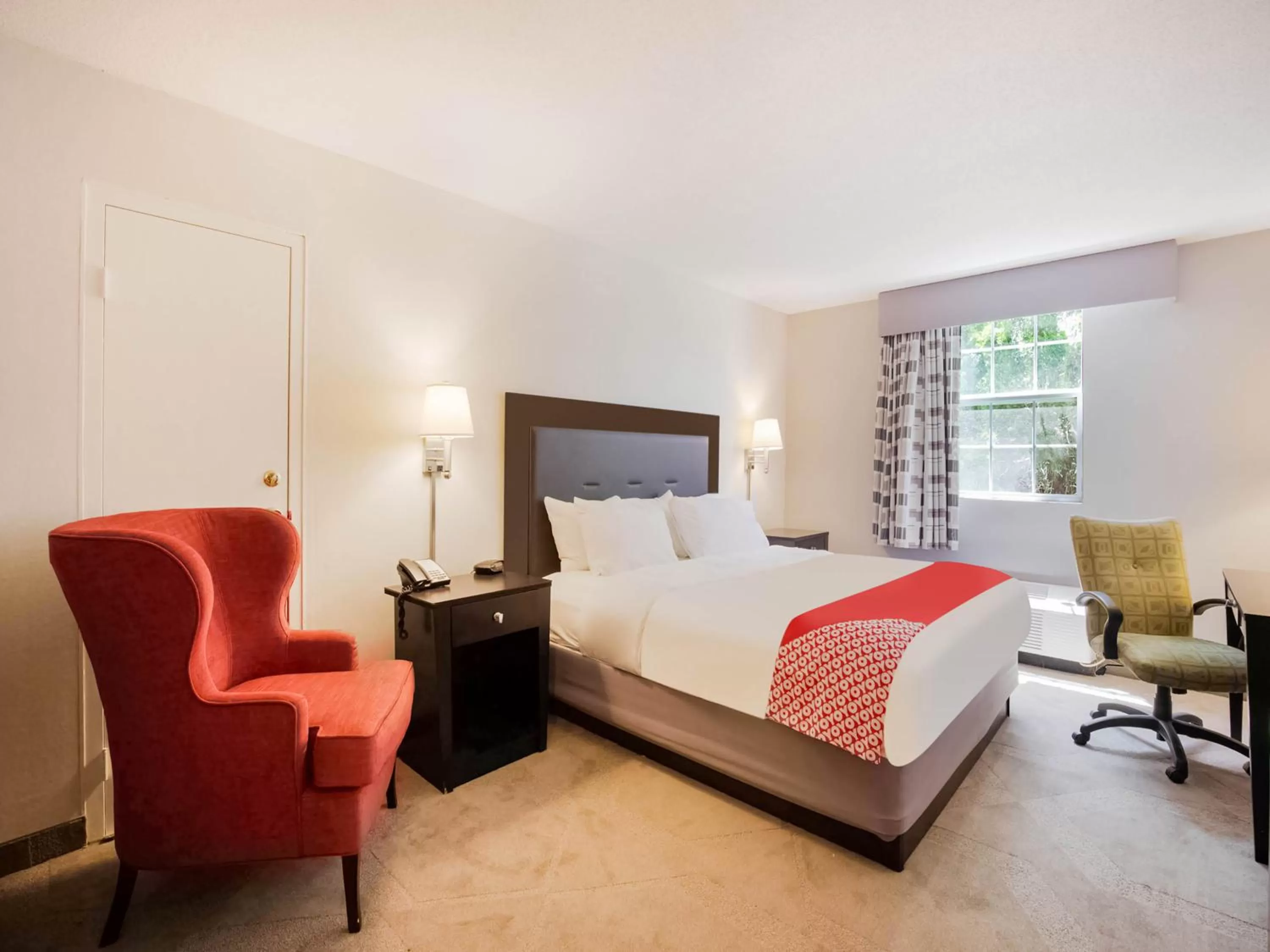 Bedroom in Days Inn by Wyndham Conneaut