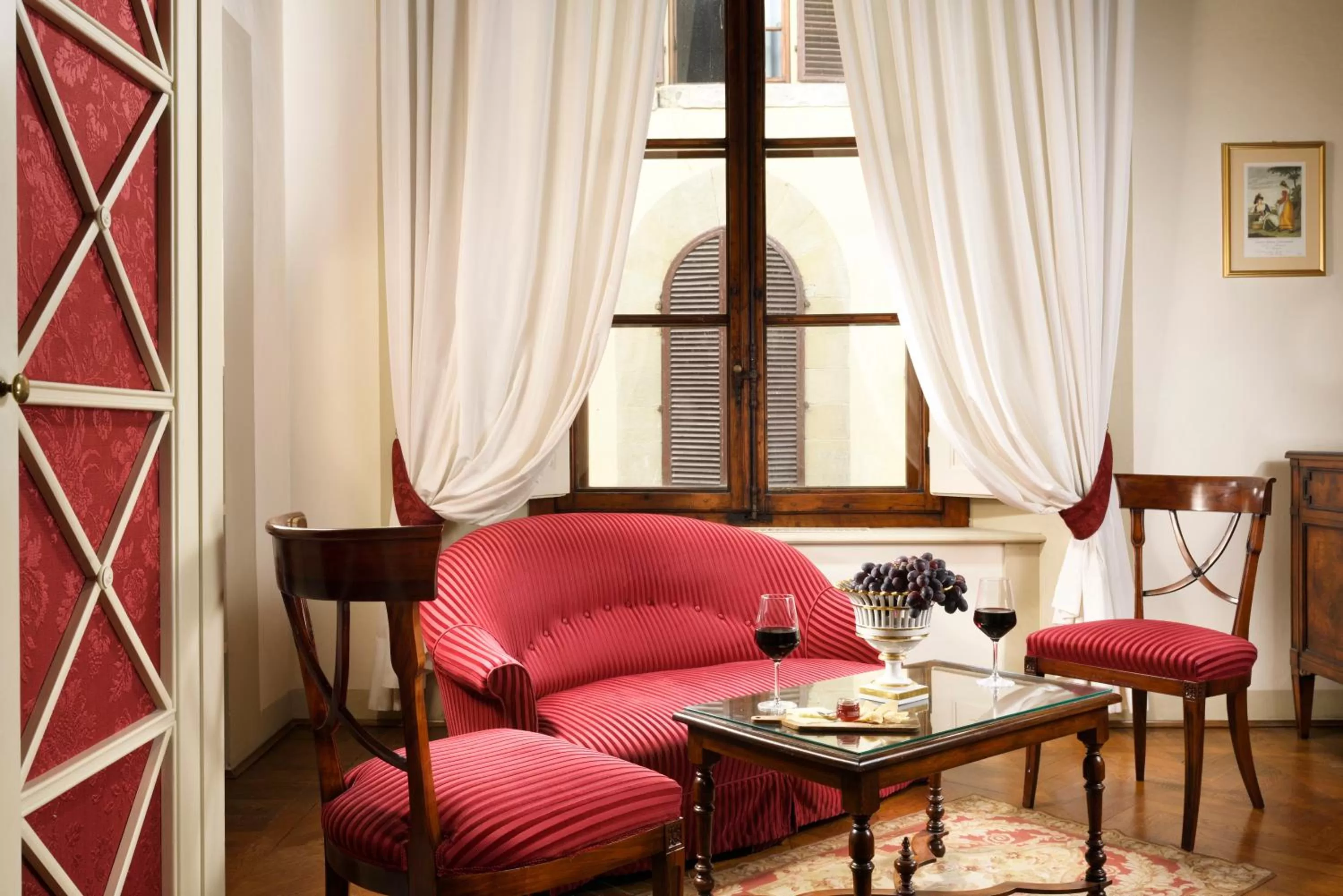 Seating area in Palazzo Niccolini al Duomo Residenza D'Epoca