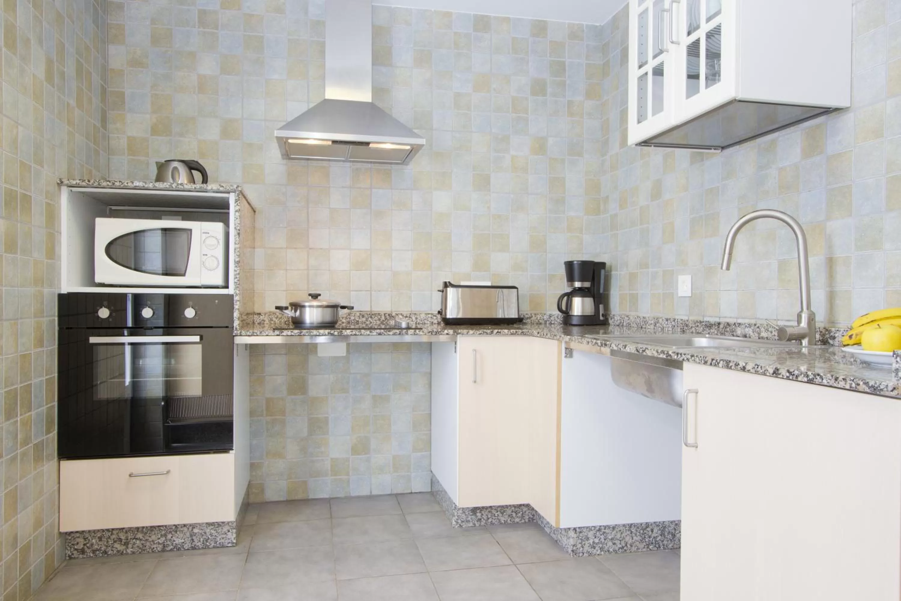 Kitchen or kitchenette in Nautilus Lanzarote