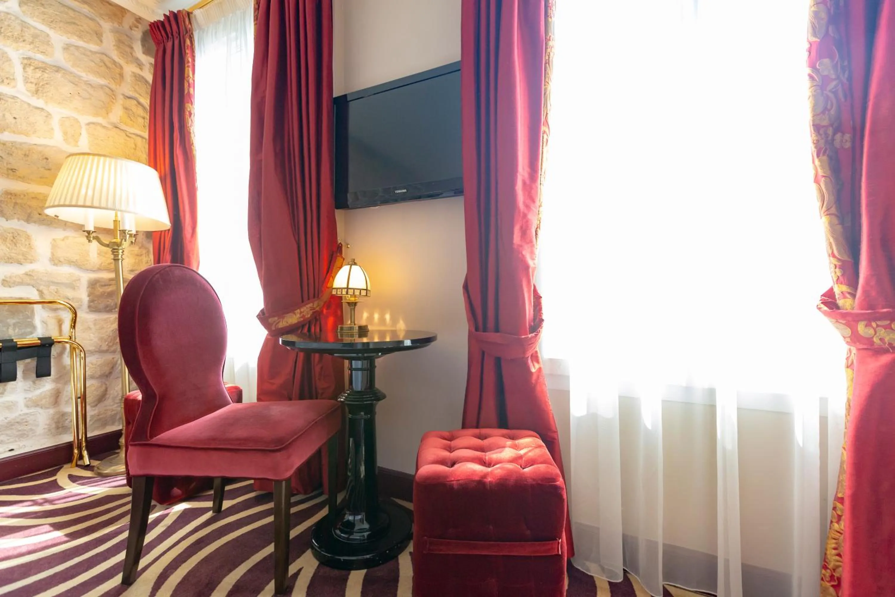 TV and multimedia in Hotel Du Beaumont