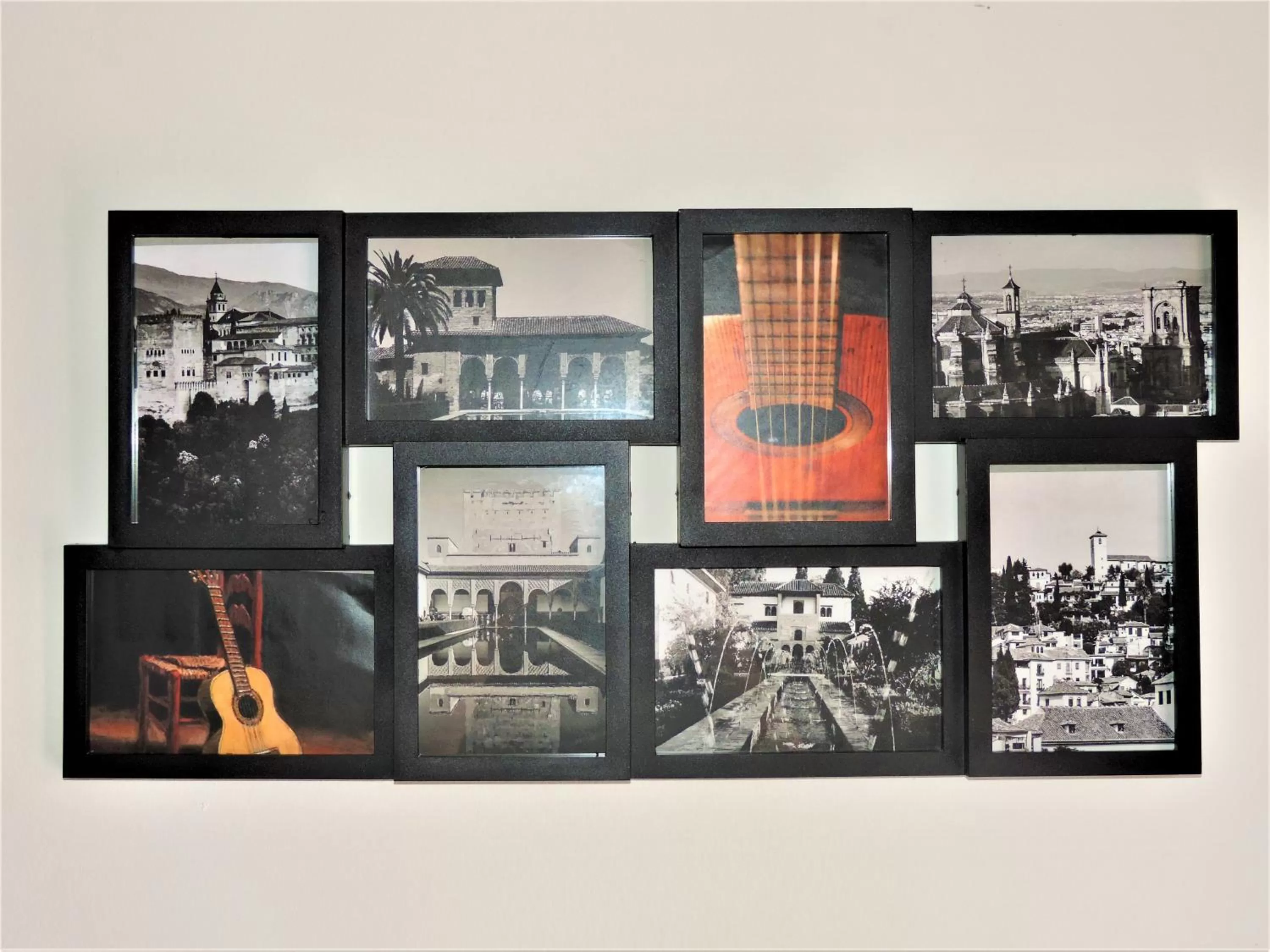 Decorative detail in APARTAMENTOS CASERIA DE COMARES