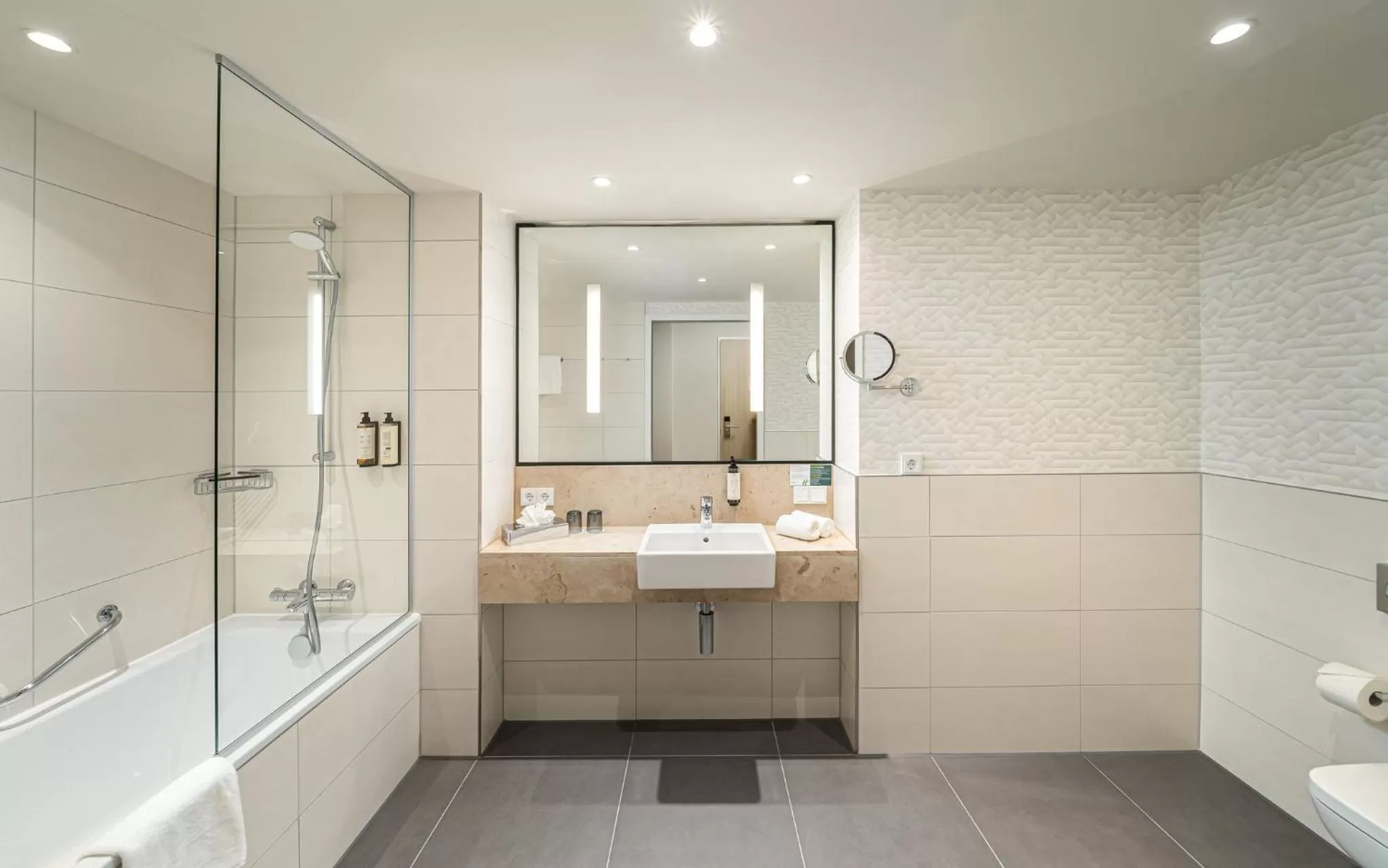 Bathroom in Holiday Inn - Mannheim City - Hauptbahnhof by IHG