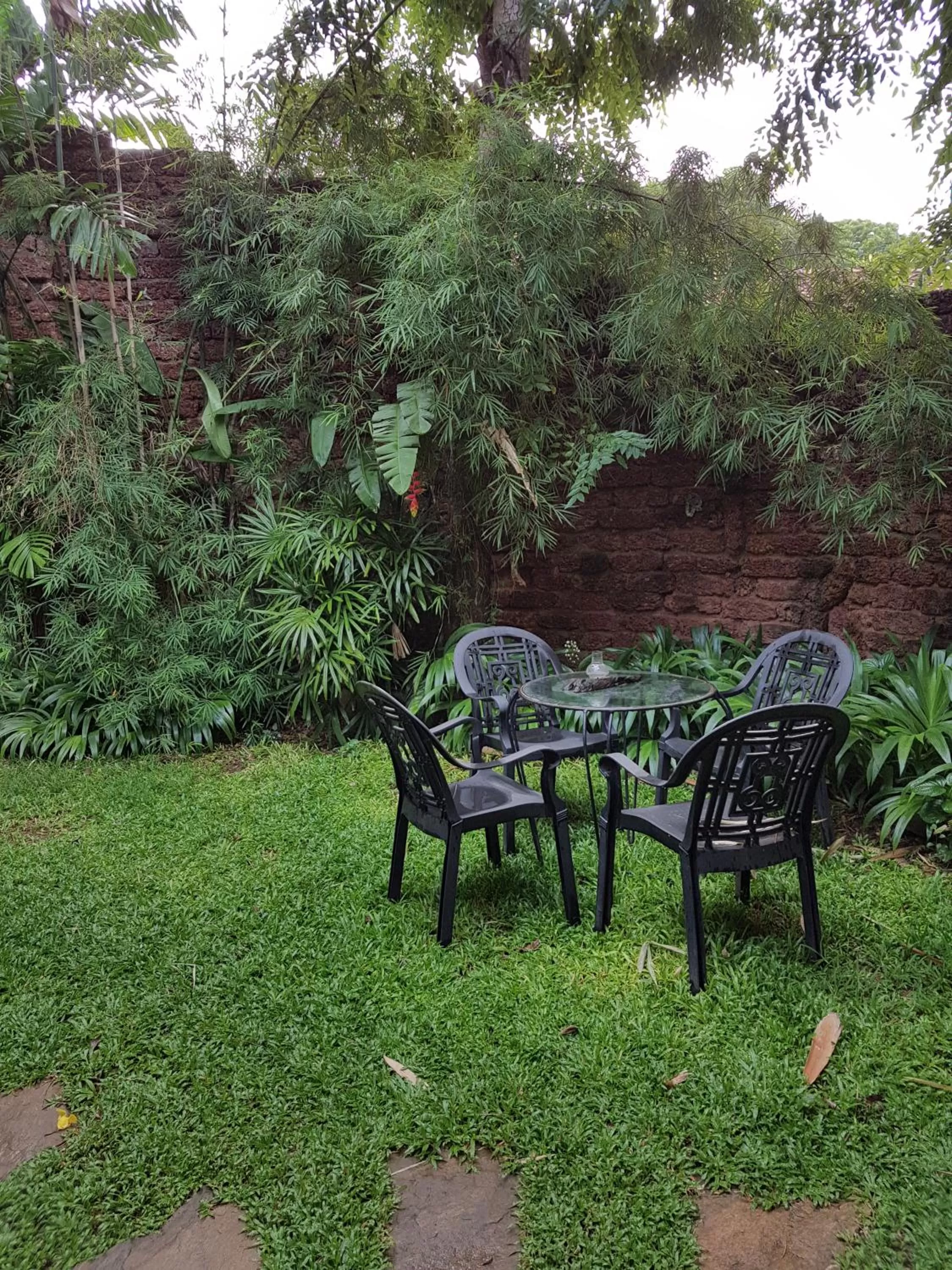 Patio, Garden in Highbury Colombo