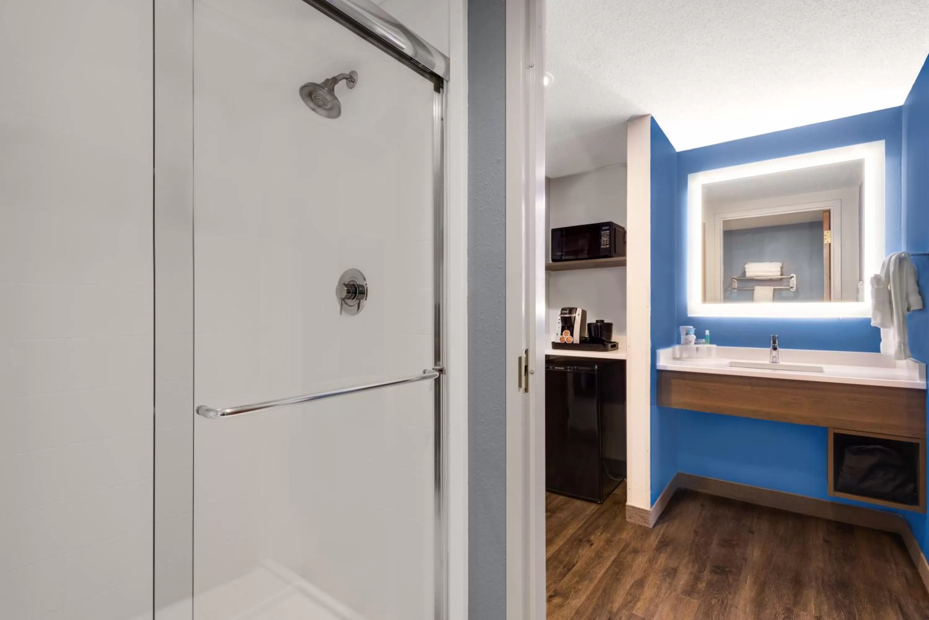 Bathroom in Holiday Inn Express Cambridge by IHG