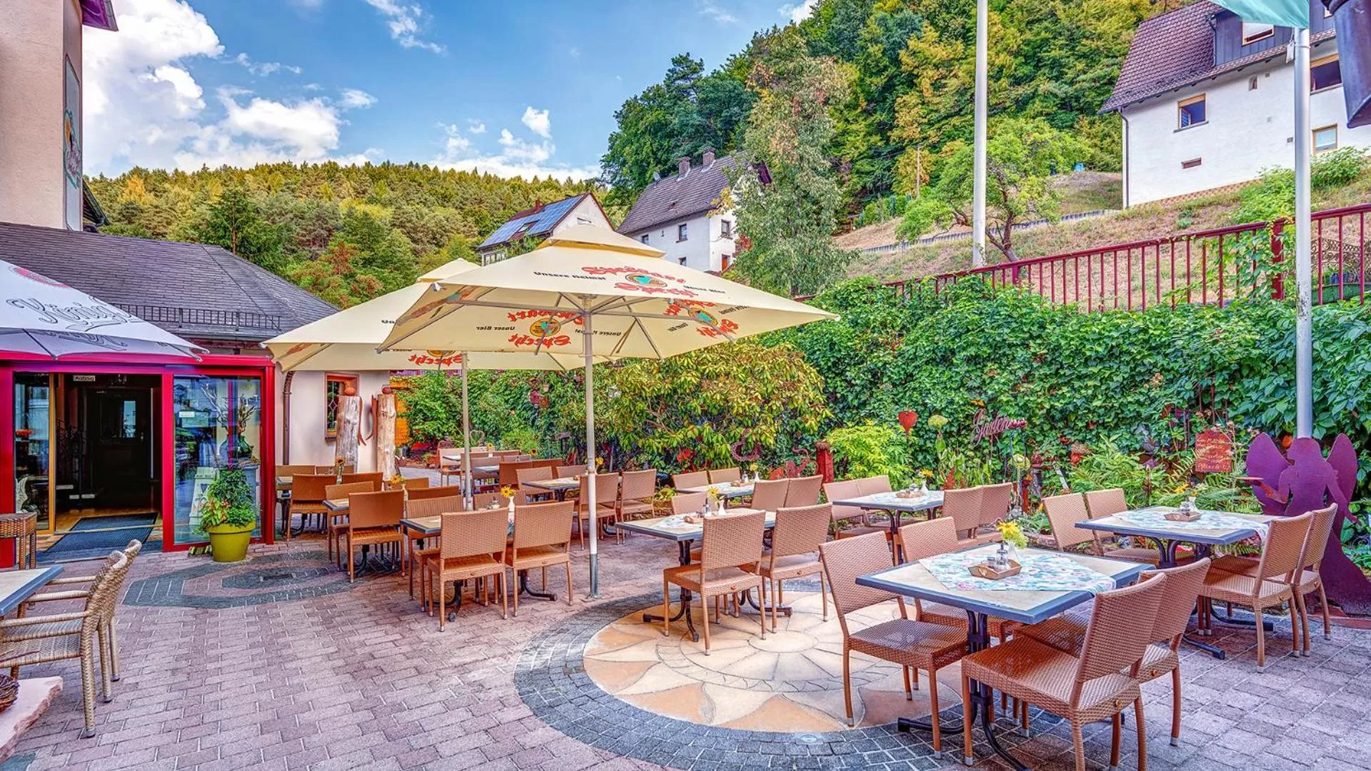 Restaurant/places to eat in Hotel Christel