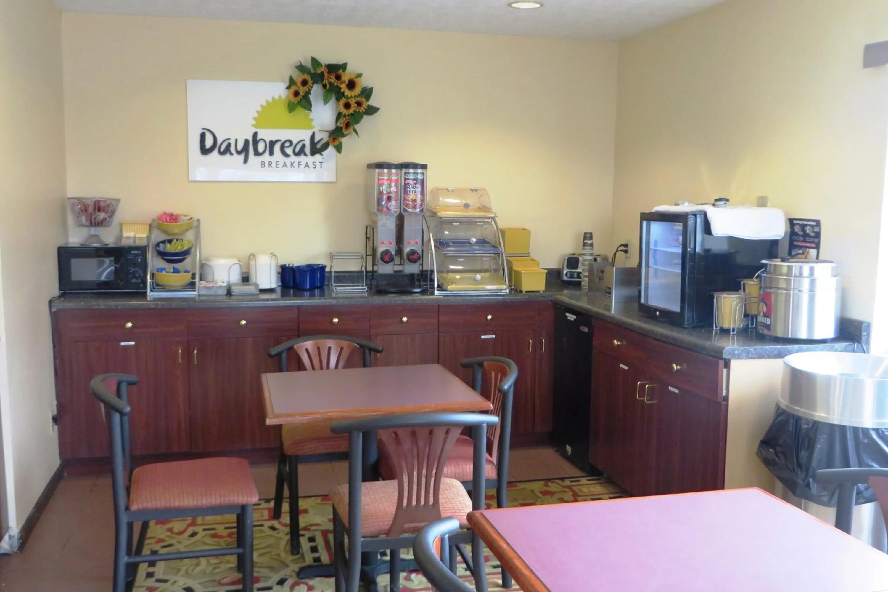 Restaurant/places to eat in Days Inn by Wyndham Plainfield