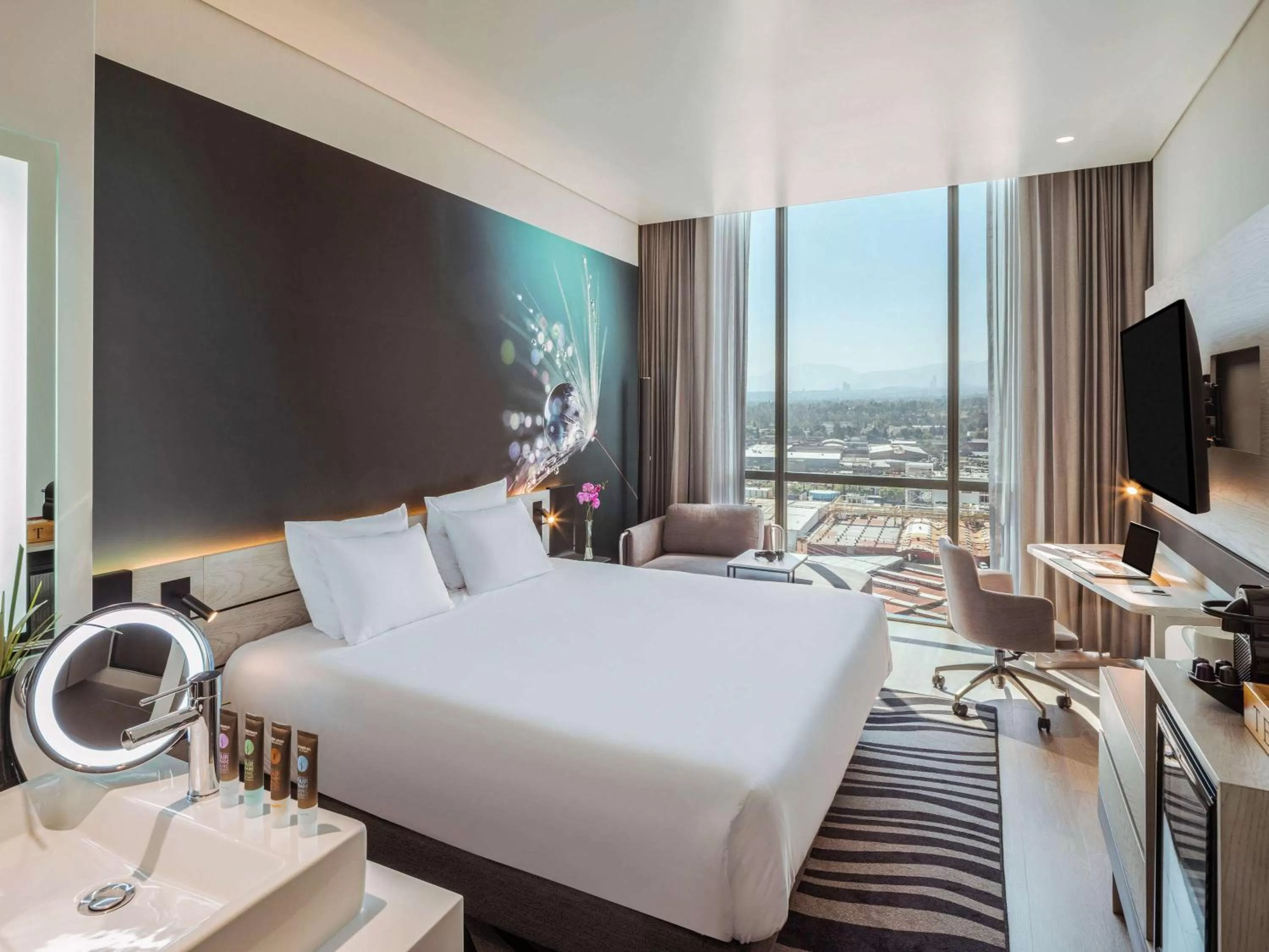 Photo of the whole room, Bed in Novotel Mexico City Toreo