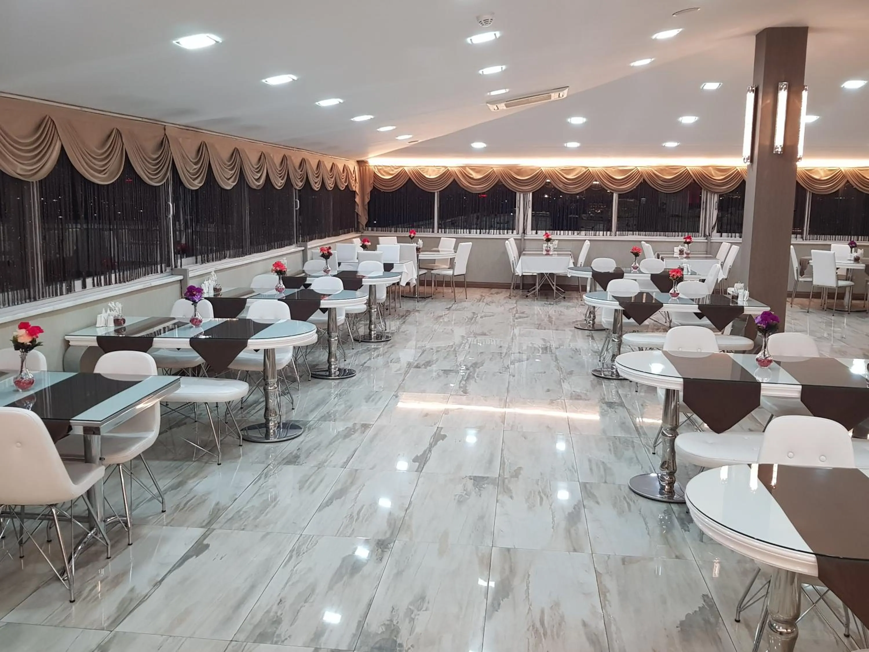 Restaurant/places to eat in Ismira Hotel Ankara