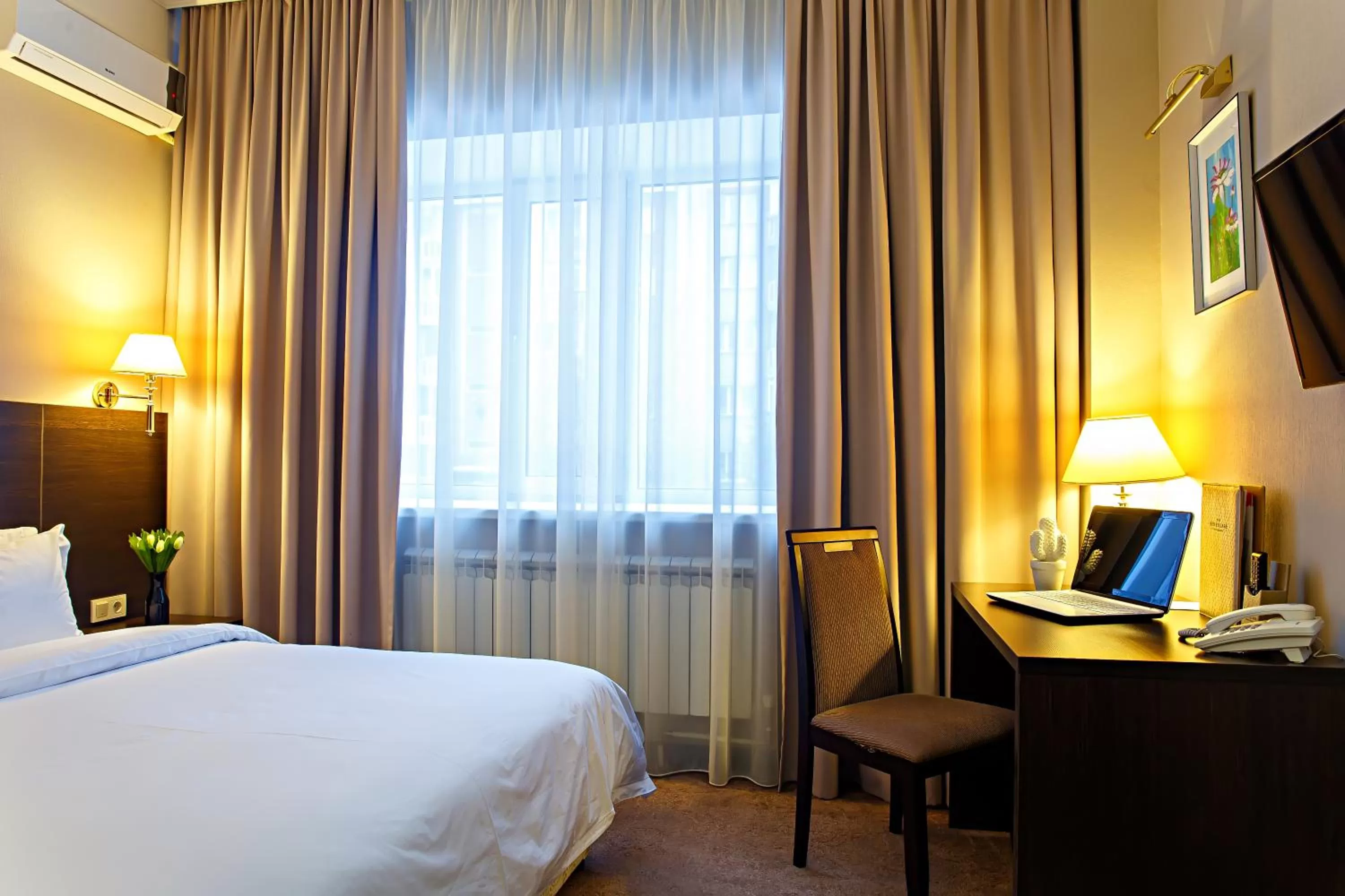 Photo of the whole room, Bed in Red Village Hotel