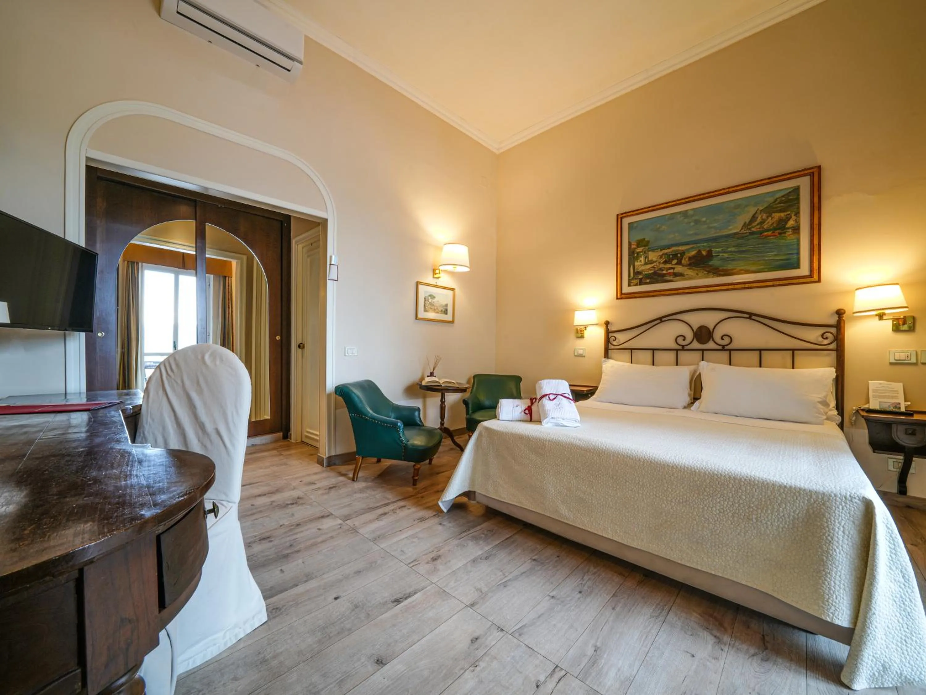 Bed in Hotel Scapolatiello