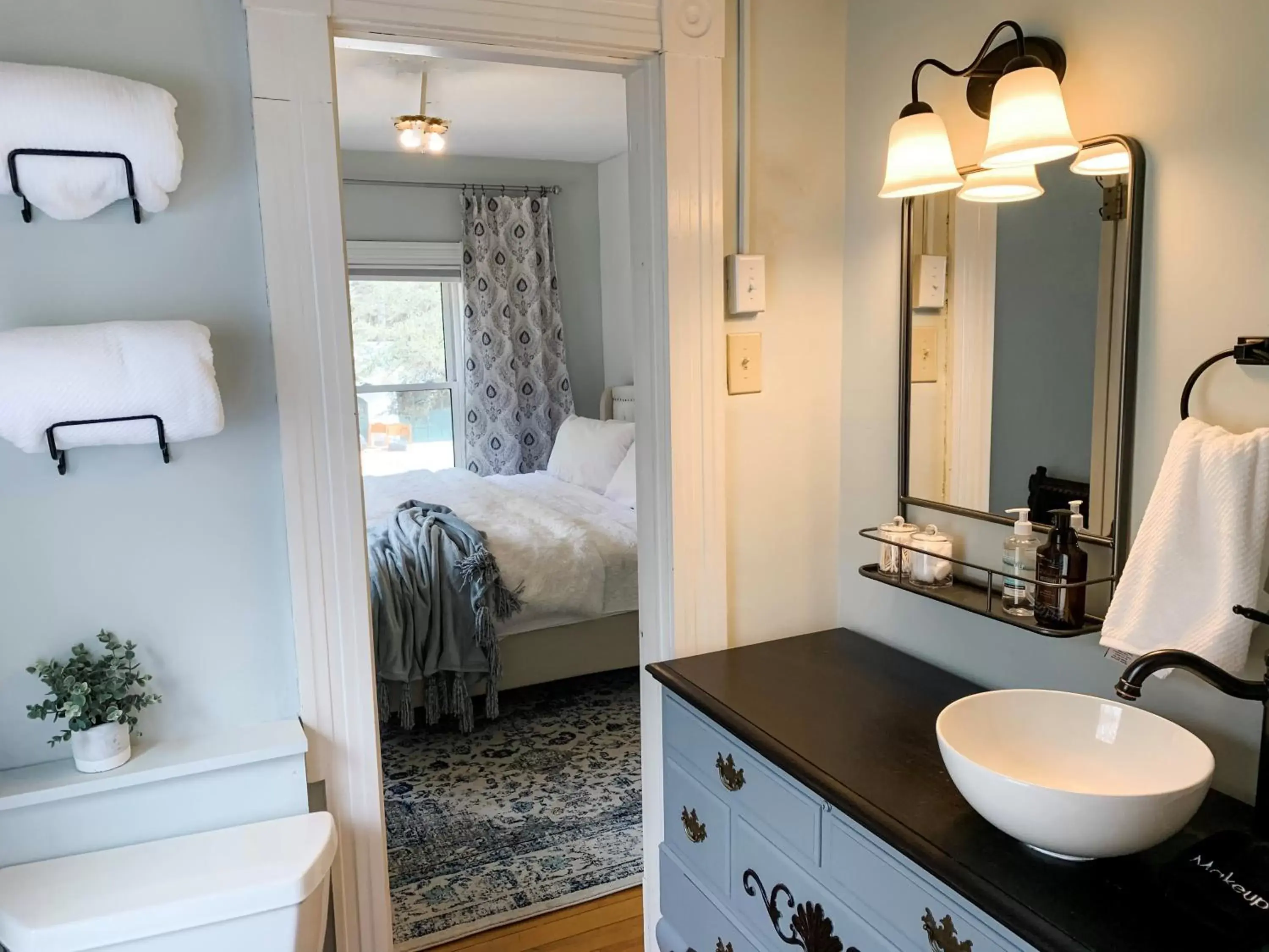 King Suite - 2nd Floor in Inn on Golden Pond King Suite - 2nd Floor in Inn on Golden Pond