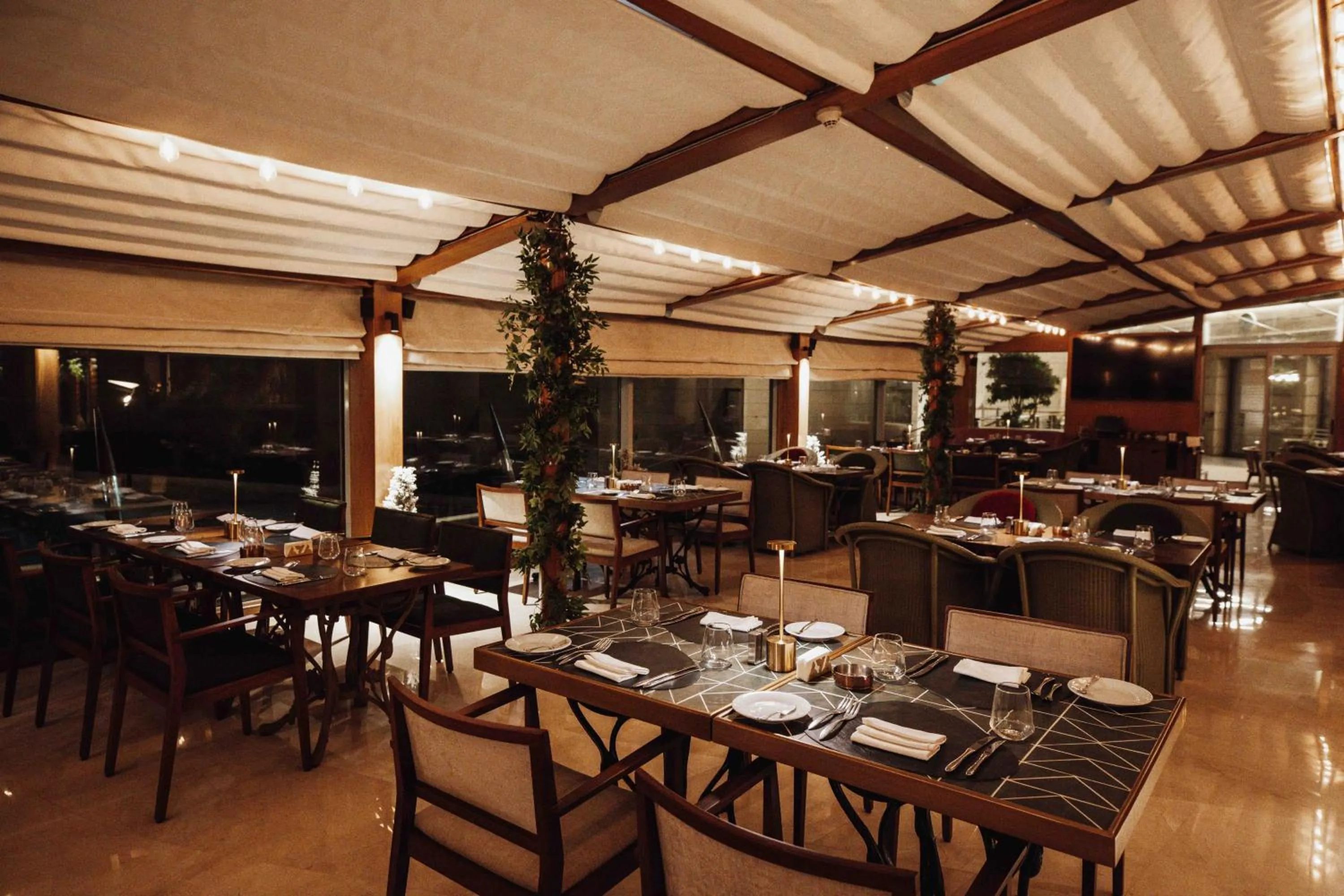 Restaurant/places to eat in Coral Beach Hotel And Resort Beirut