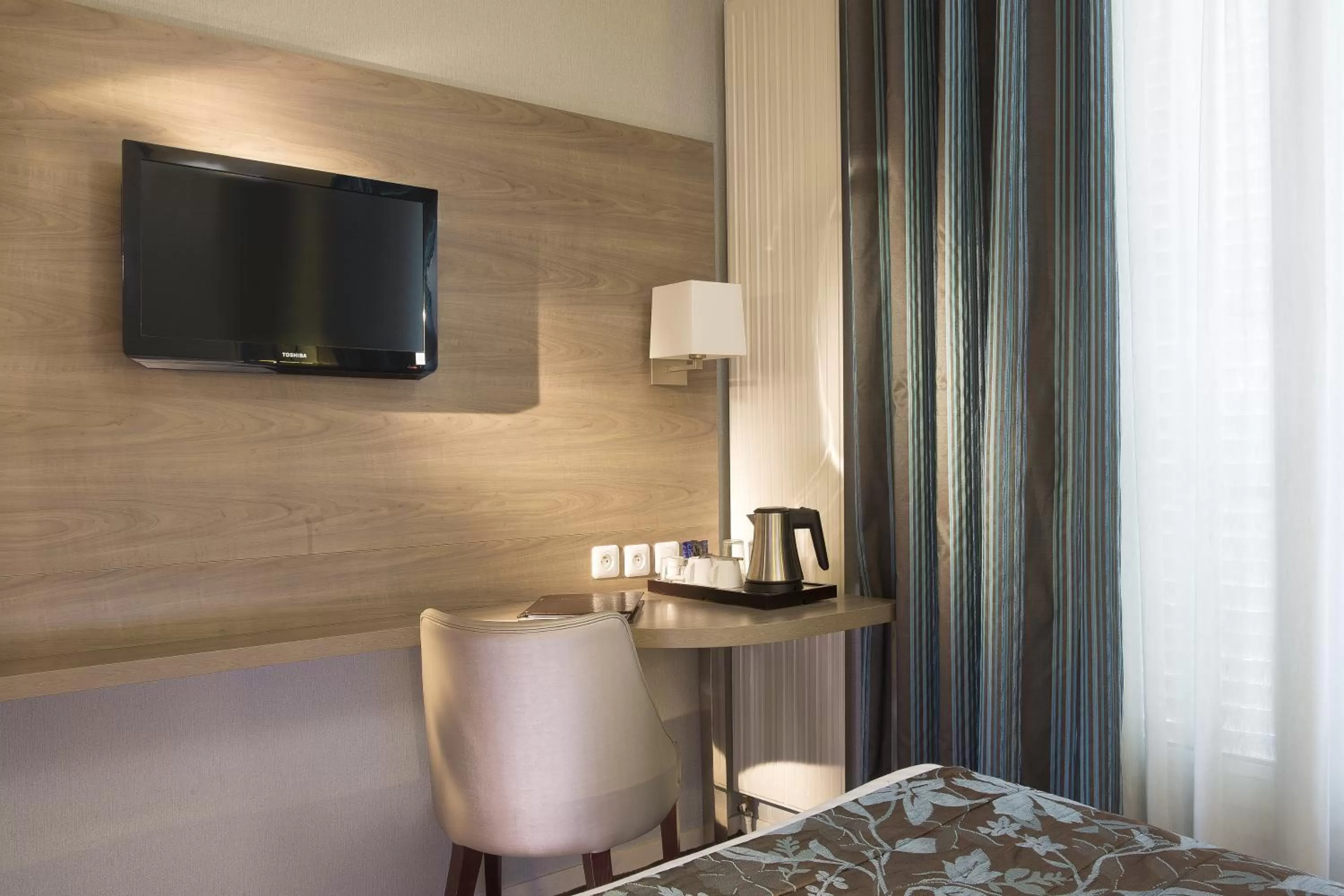 Bedroom, Bed in Turenne Le Marais