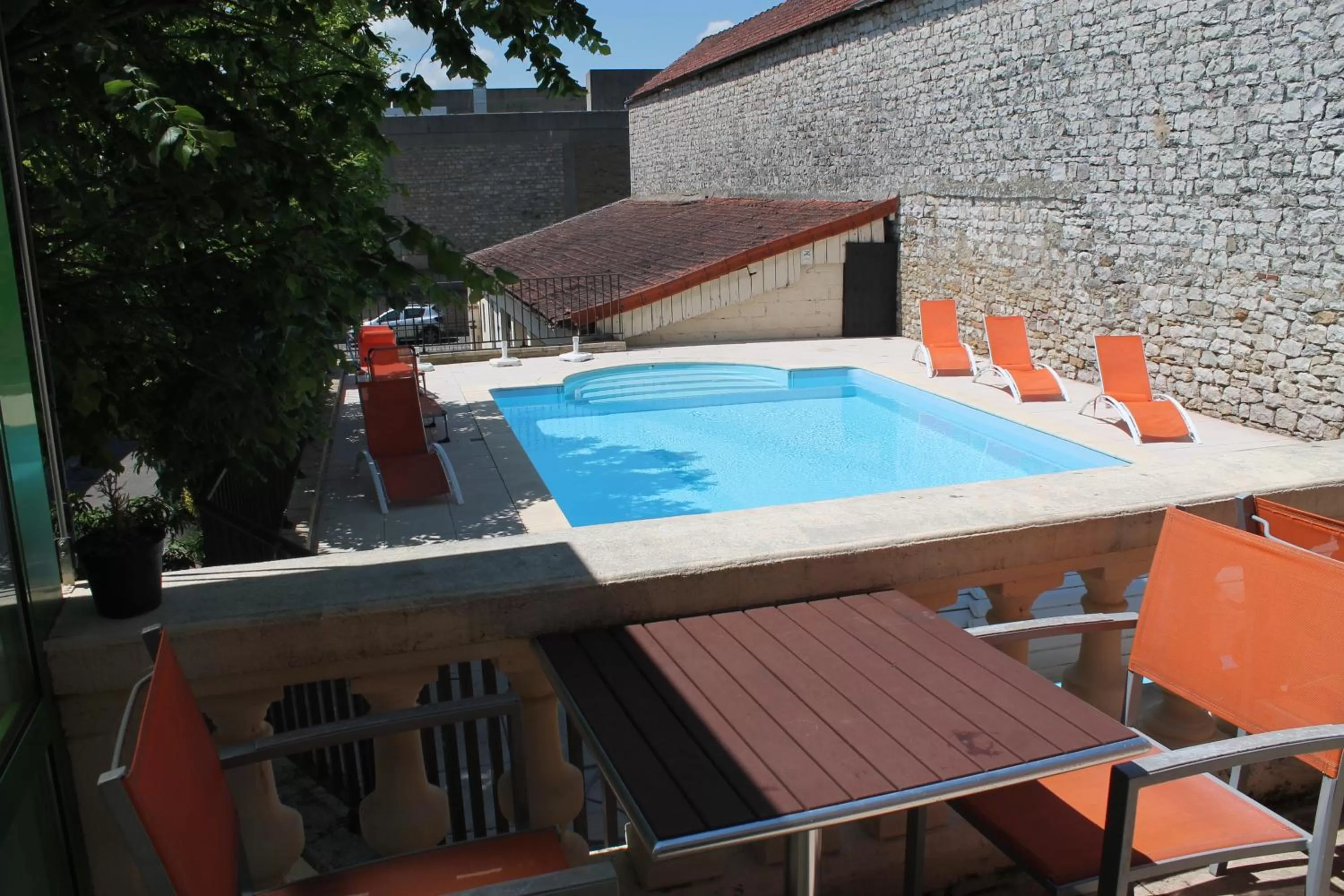 Swimming pool in Logis Hôtel Vuillot