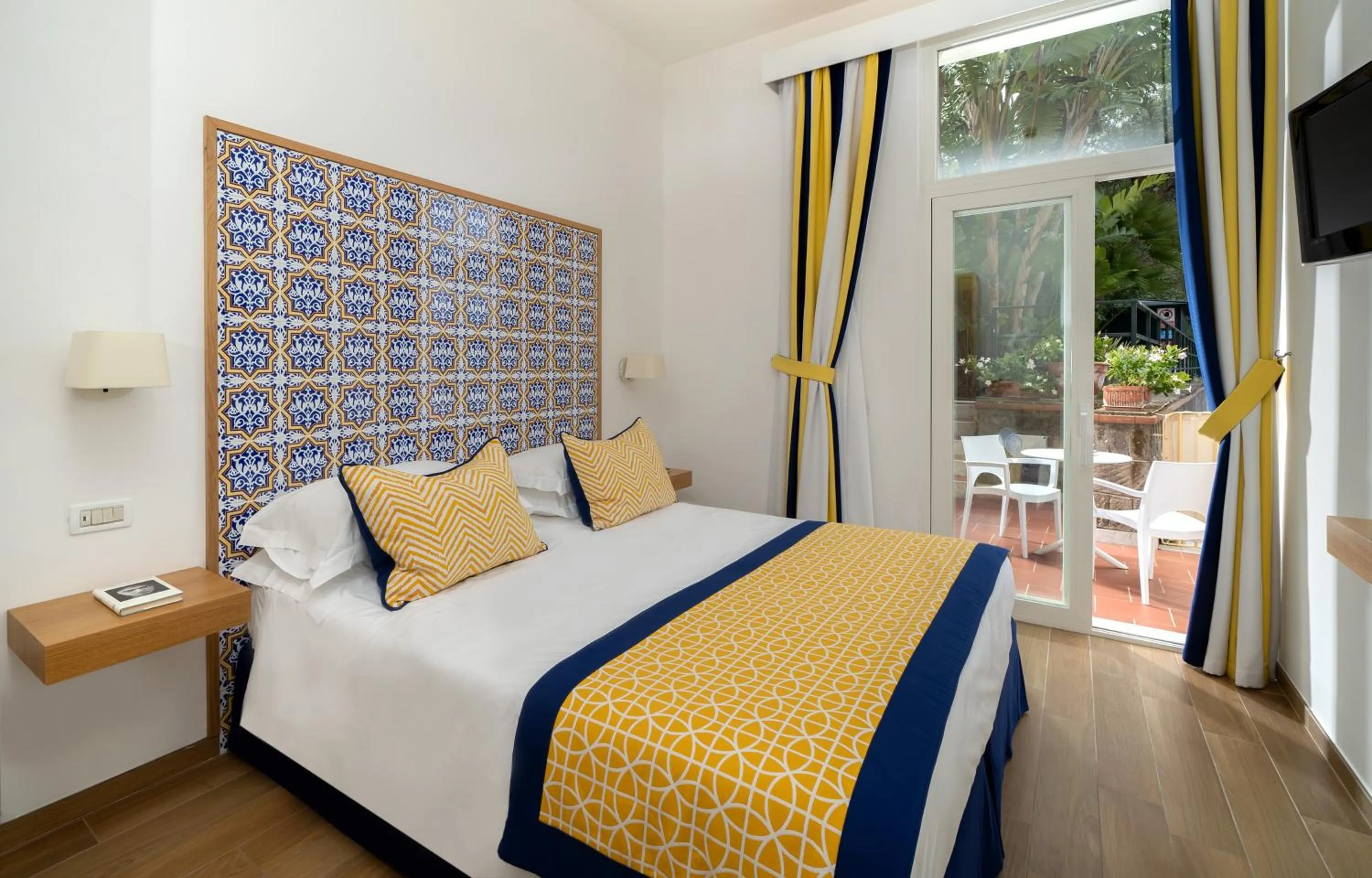 Bedroom, Bed in Hotel Miramare