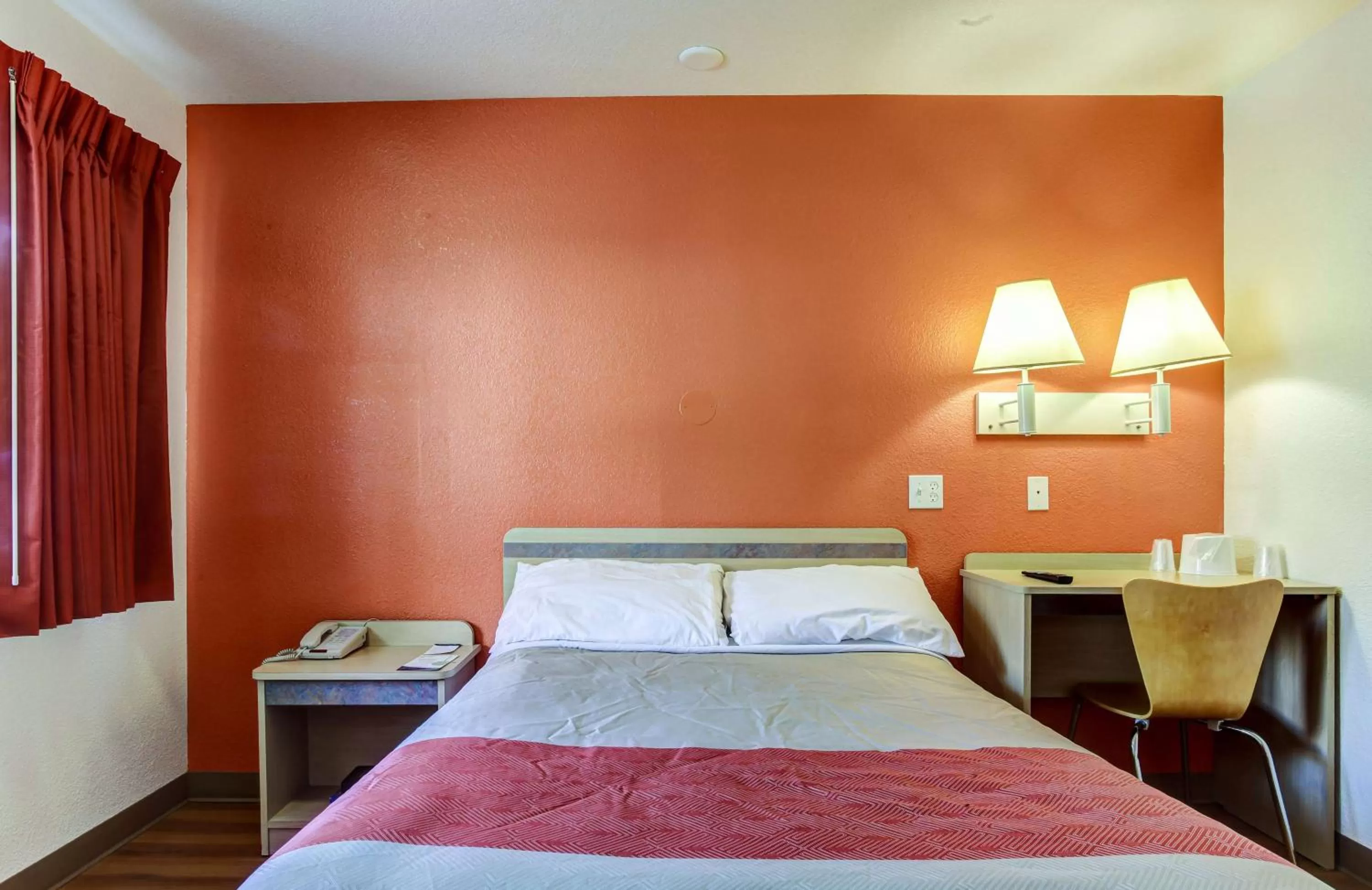 Photo of the whole room, Bed in Motel 6-Grants Pass, OR