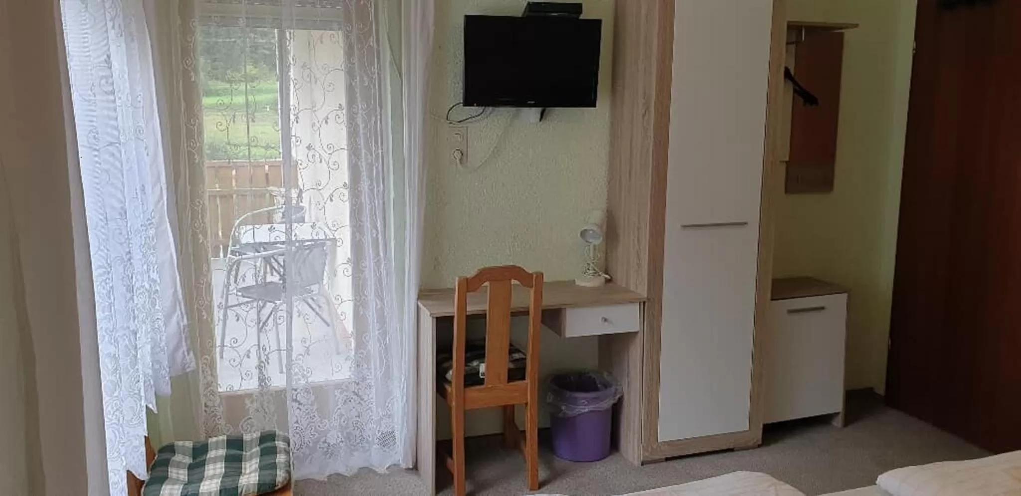 TV and multimedia, TV/Entertainment Center in Landgasthof Peterhof