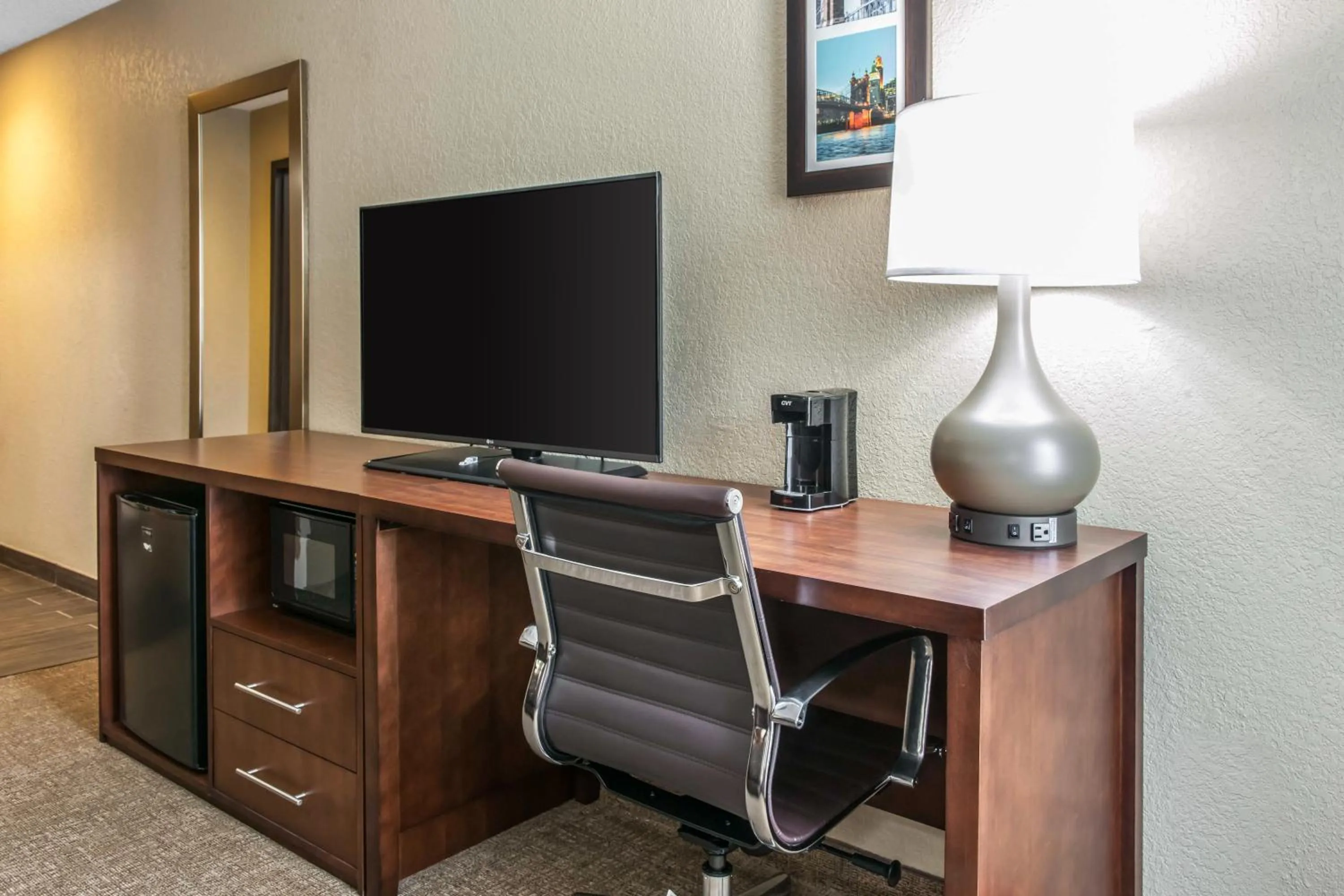 TV and multimedia in Comfort Inn Blue Ash North