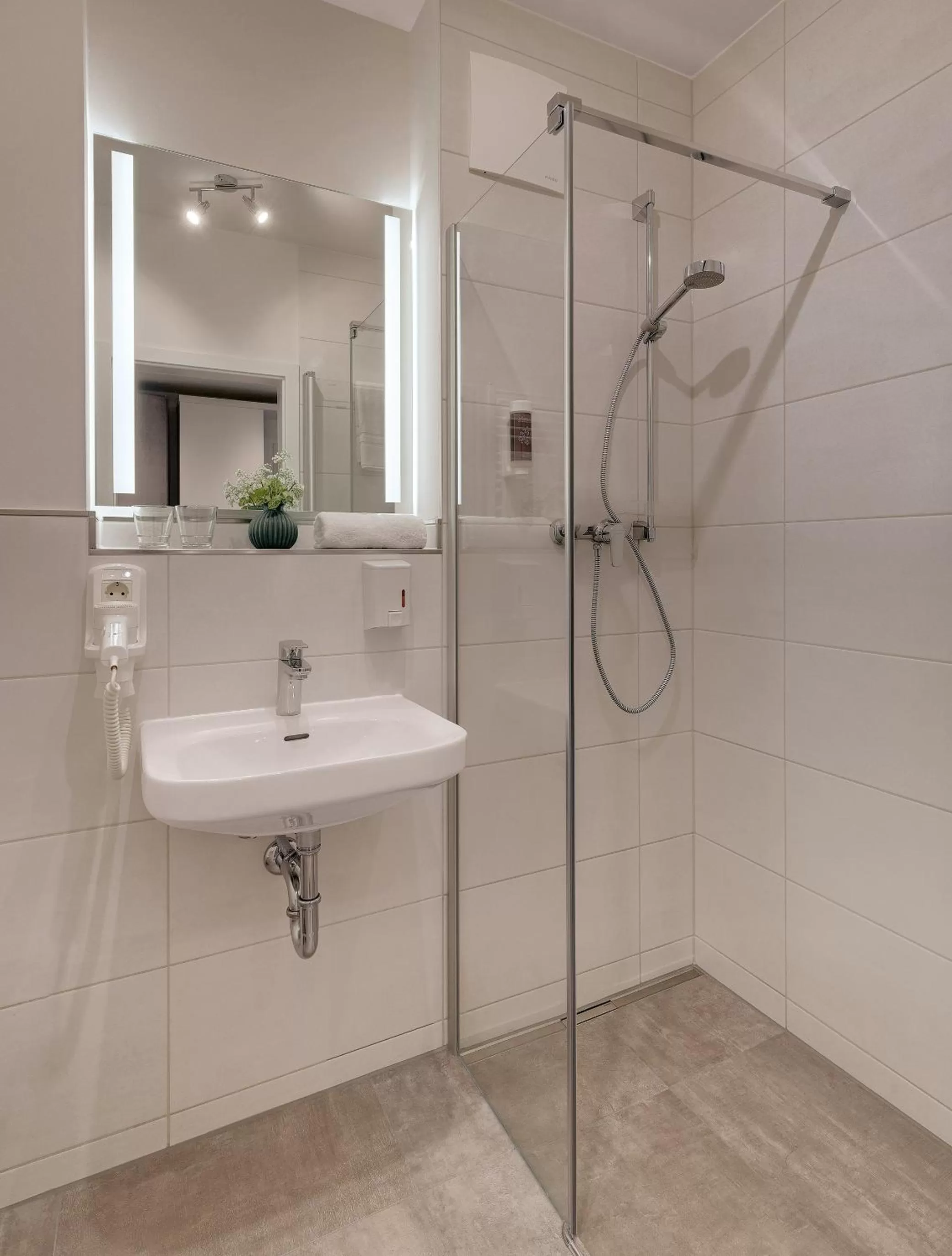 Bathroom in Amper Art Hotel