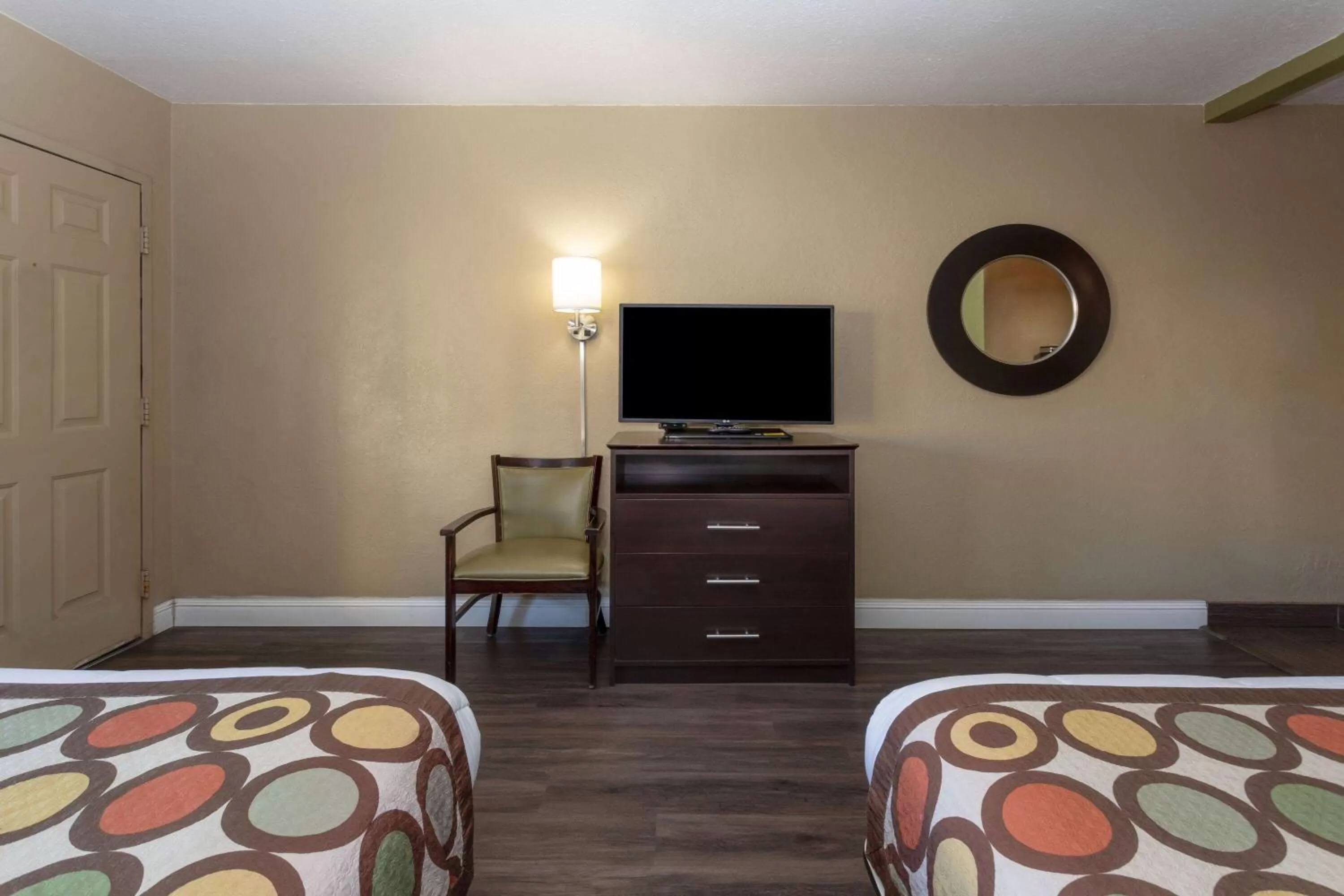 Photo of the whole room, Bed in Super 8 by Wyndham NAU/Downtown Conference Center