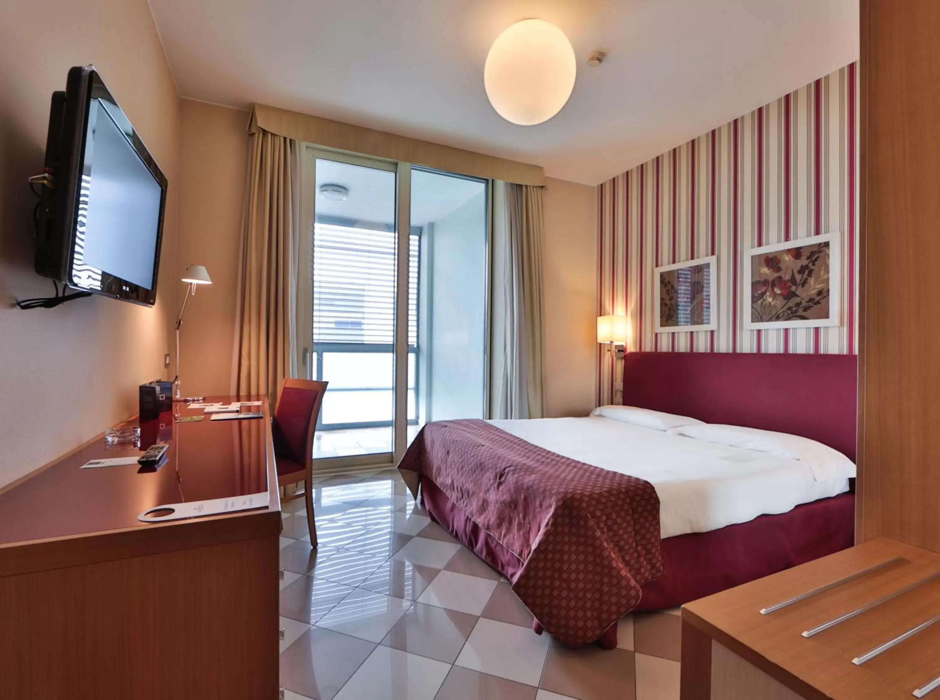 Classic Double Room Single Use in UNA Hotels The One Milano Hotel & Residence Classic Double Room Single Use in UNA Hotels The One Milano Hotel & Residence