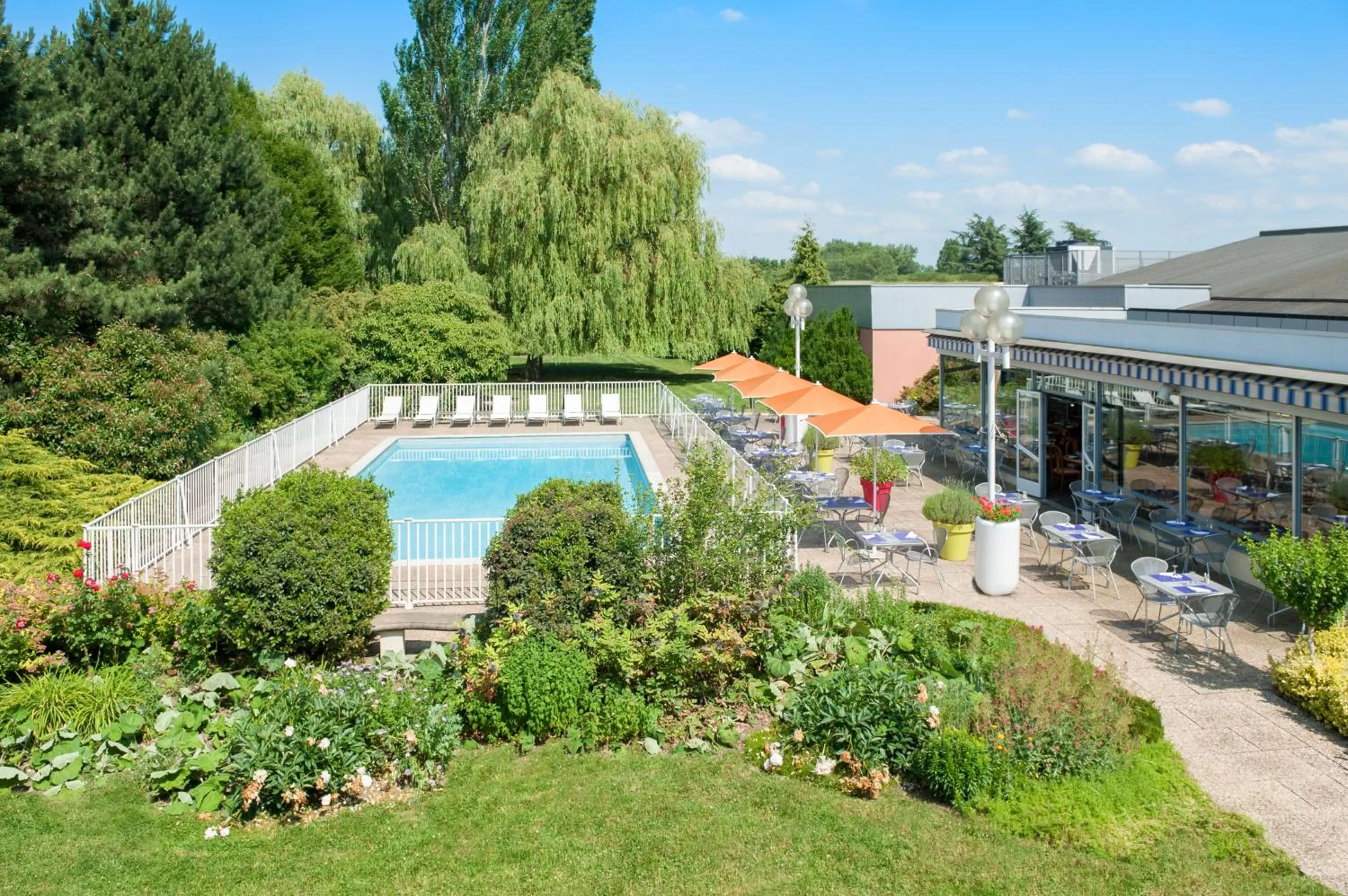 Swimming pool in Novotel Metz Amnéville