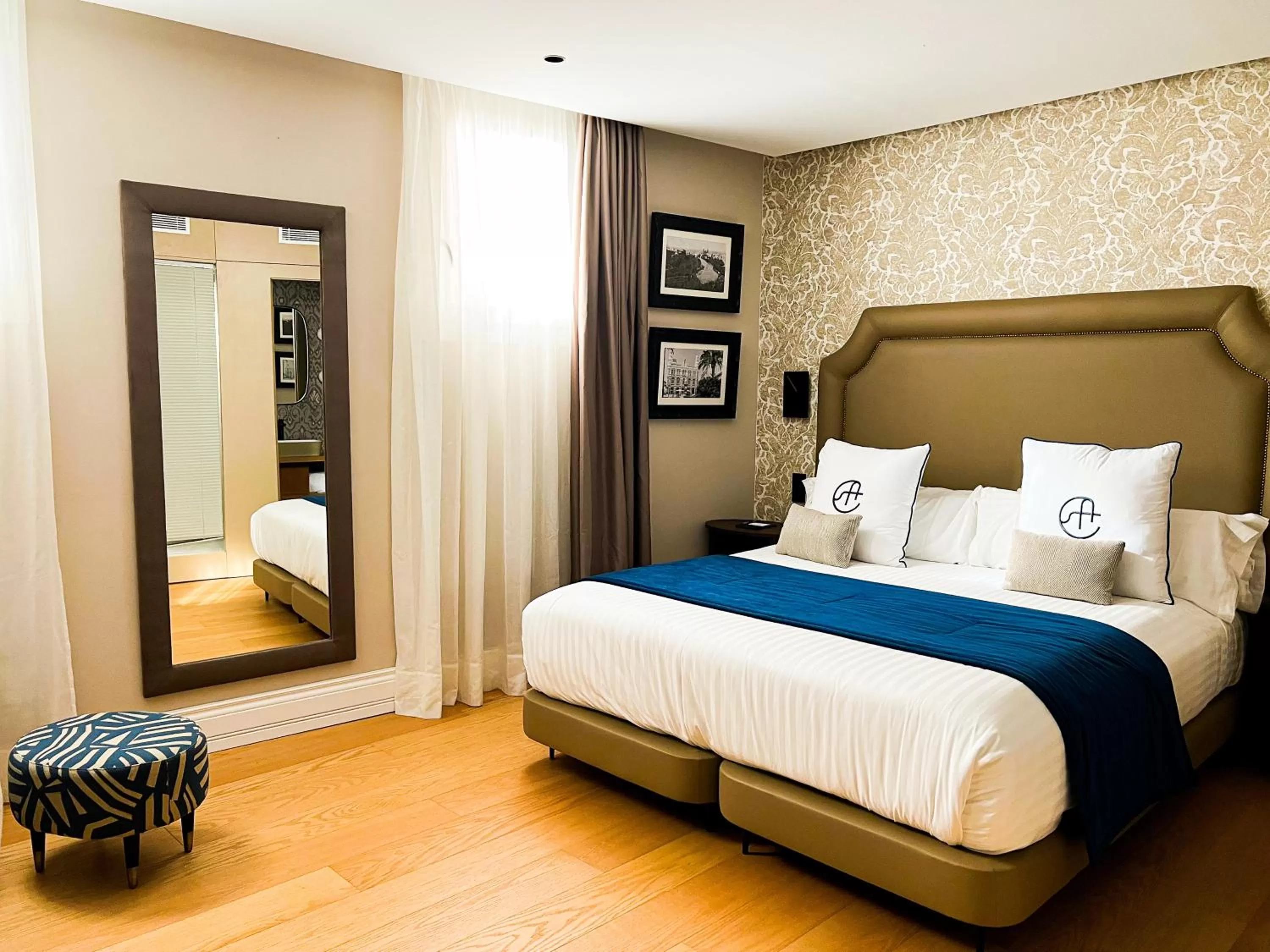 Bed in Boutique Hotel Cordial Plaza Mayor de Santa Ana