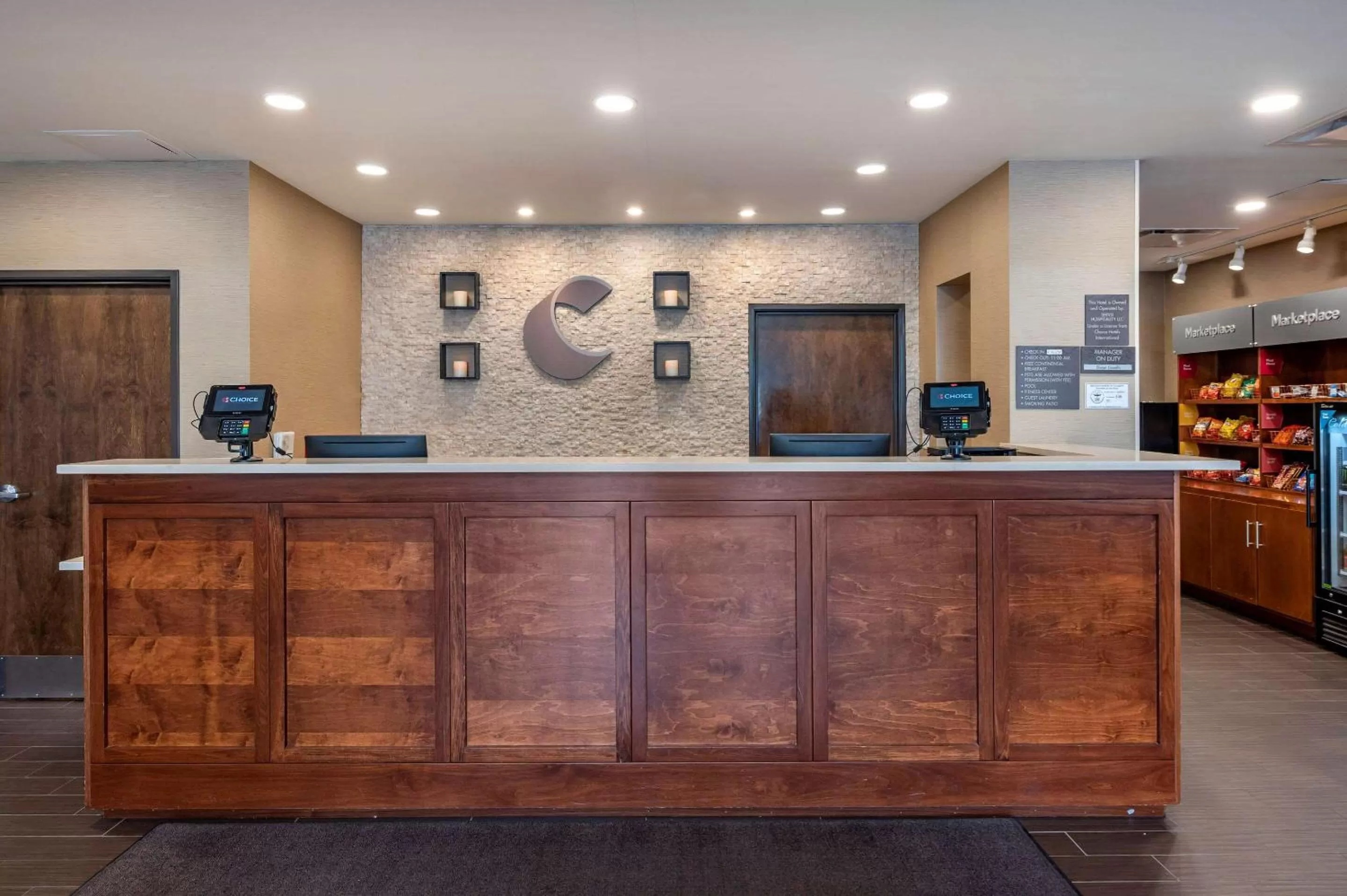 Lobby or reception in Comfort Suites Columbus Airport