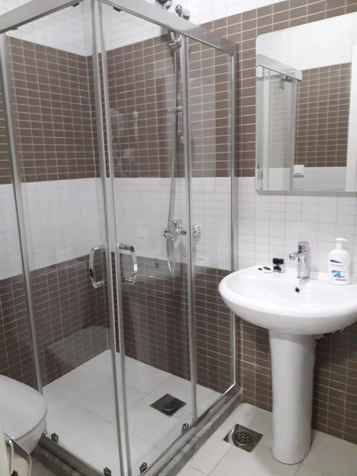 Shower, Bathroom in Hotel Old Konak