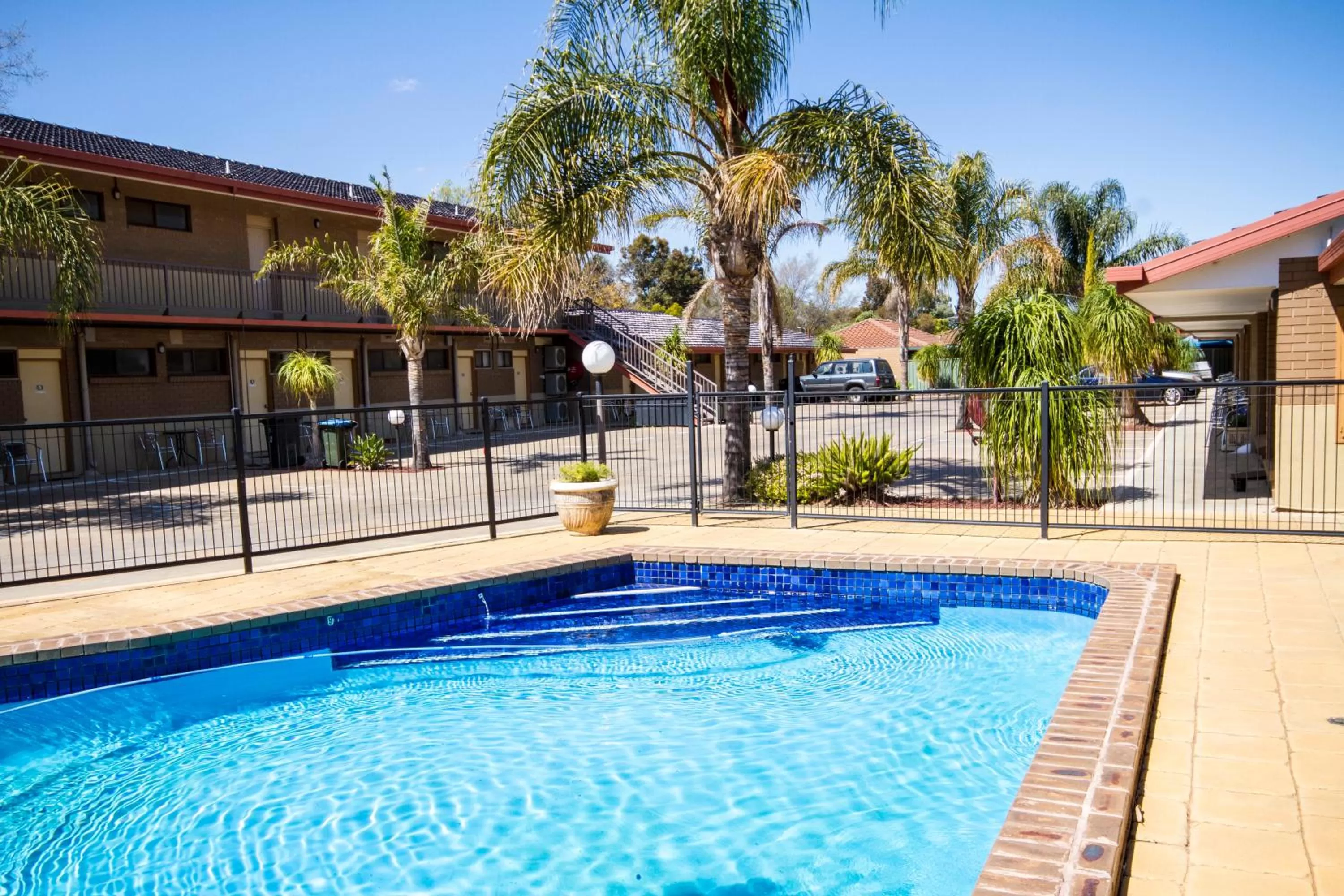 Swimming pool in Mildura Motor Inn