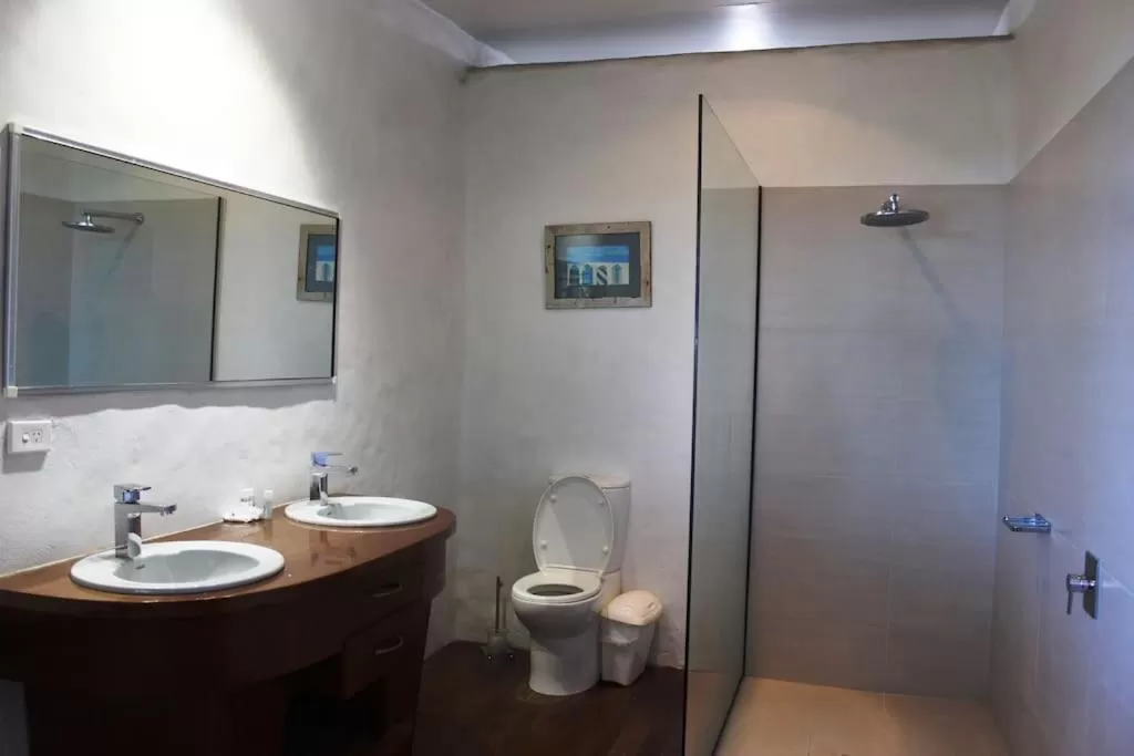 Bathroom in Anchorage Beach Resort