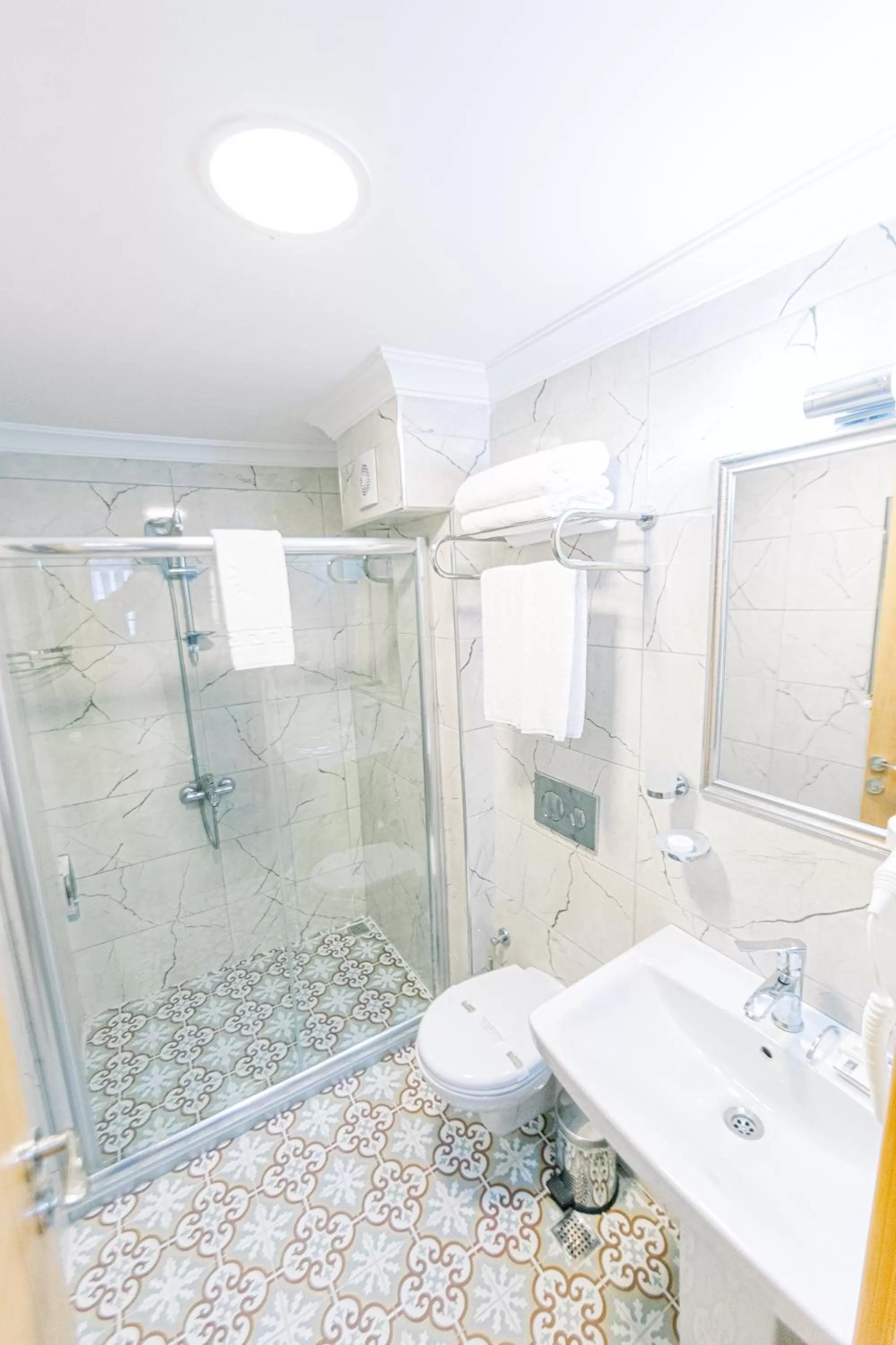 Bathroom in Acacia Mansion Hotel