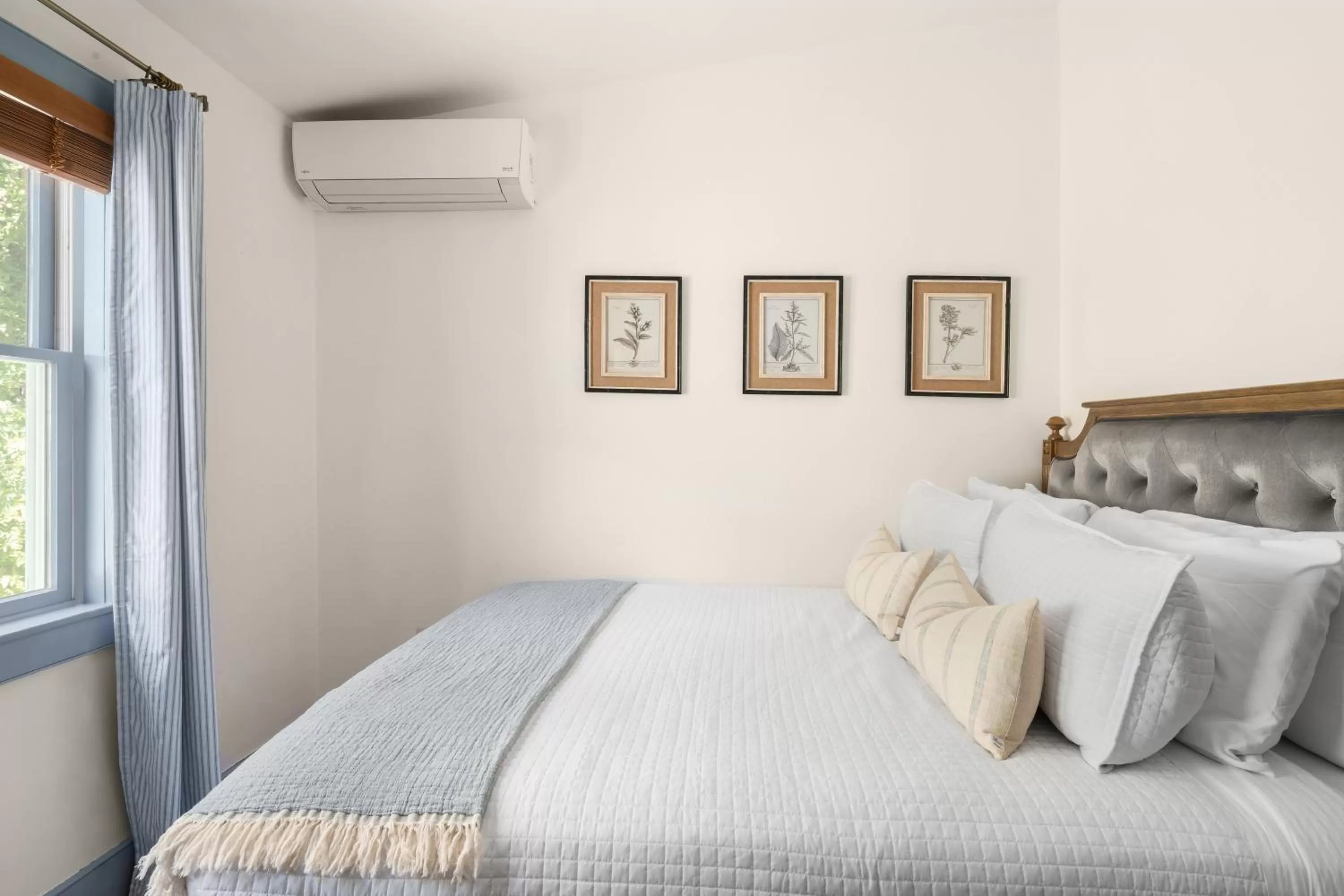 Bed in Inn at Silver Maple Farm