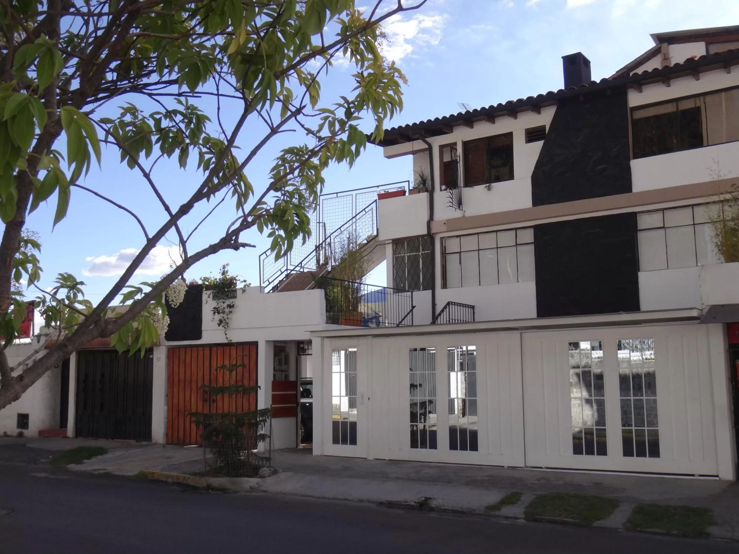 Facade/entrance, Property Building in Bed and Breakfast La Uvilla