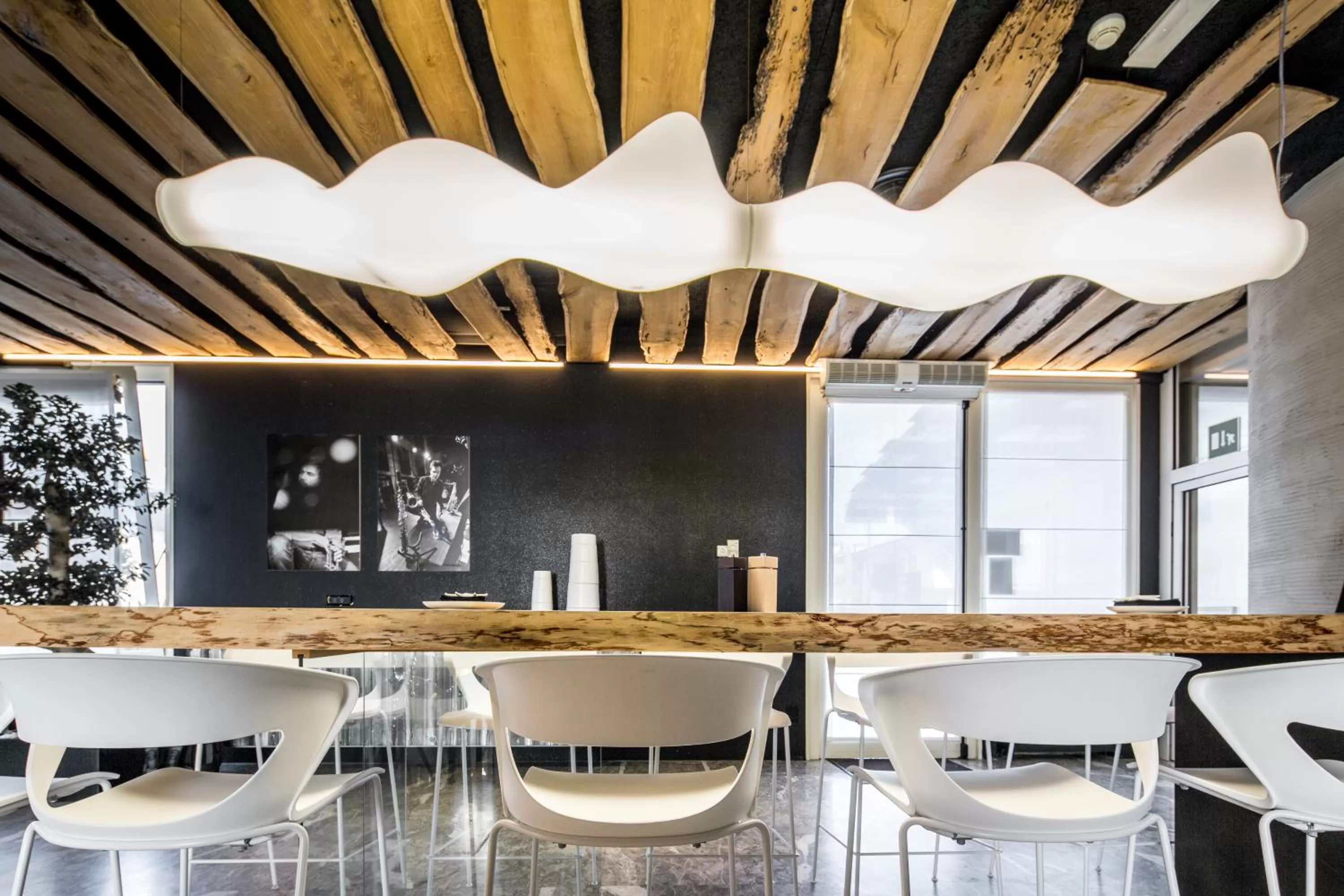 Restaurant/places to eat in JO Hotel