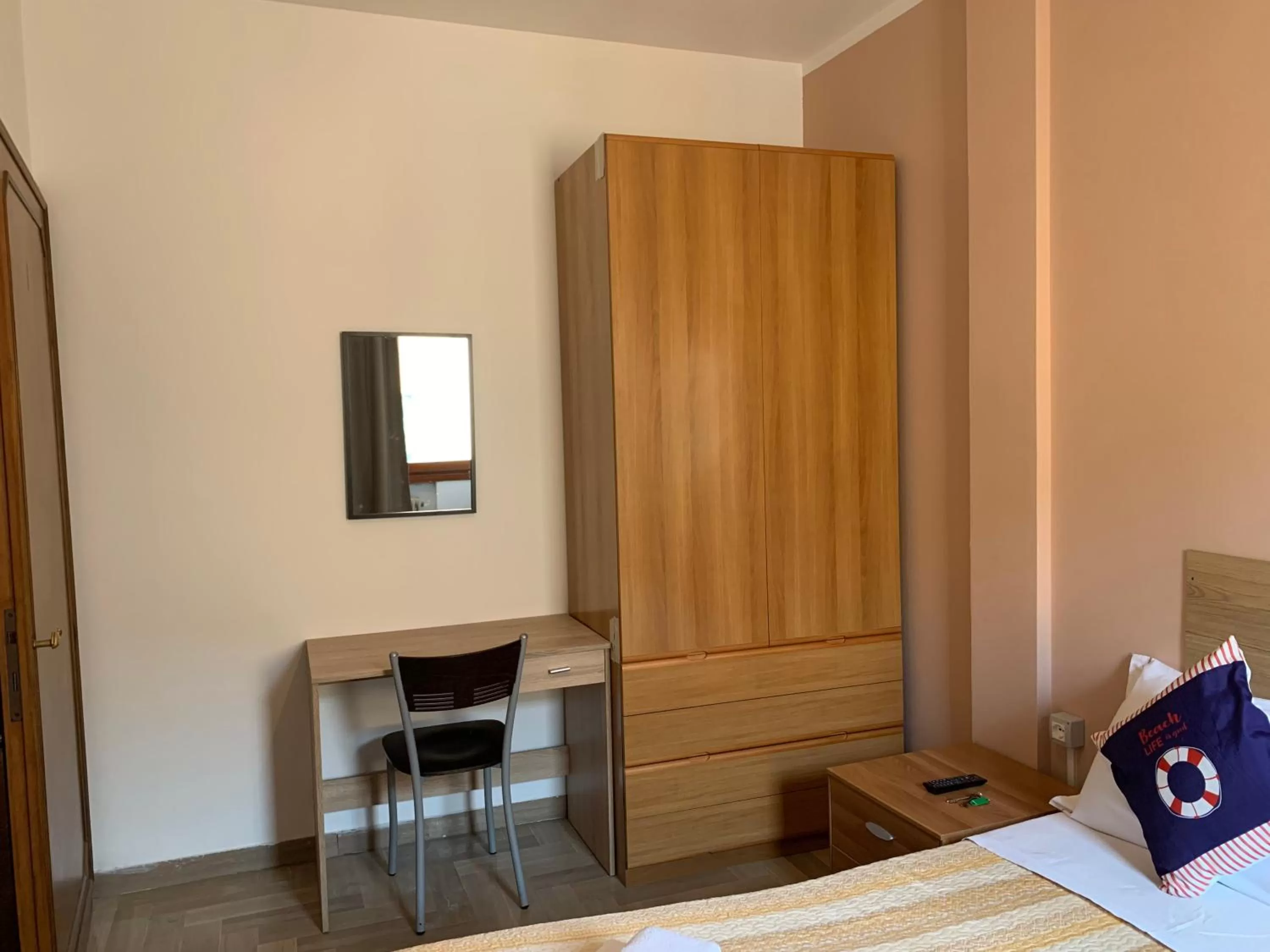 TV/Entertainment Center in VENICE NIGHT APPARTMENT