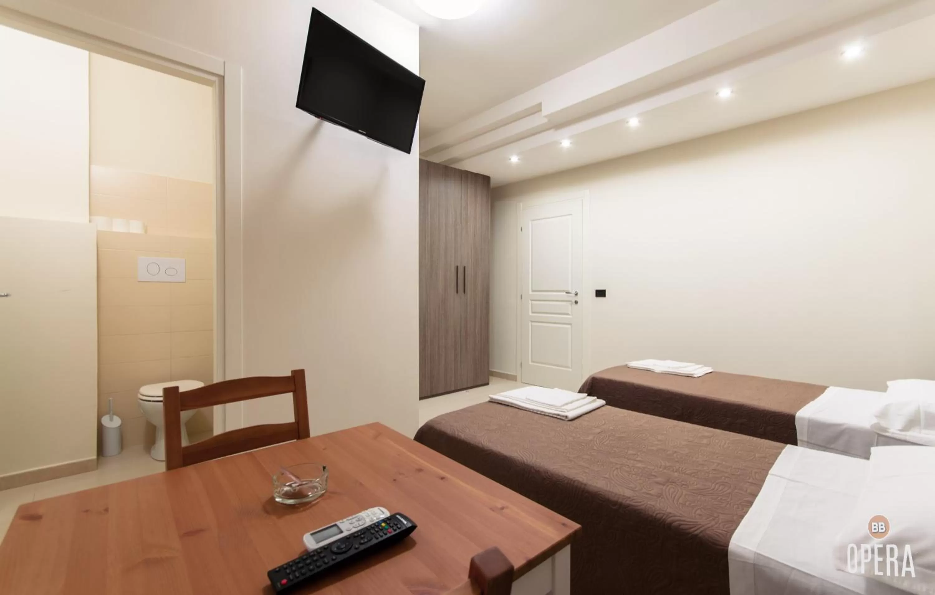 Economy Double or Twin Room in Opera B&B