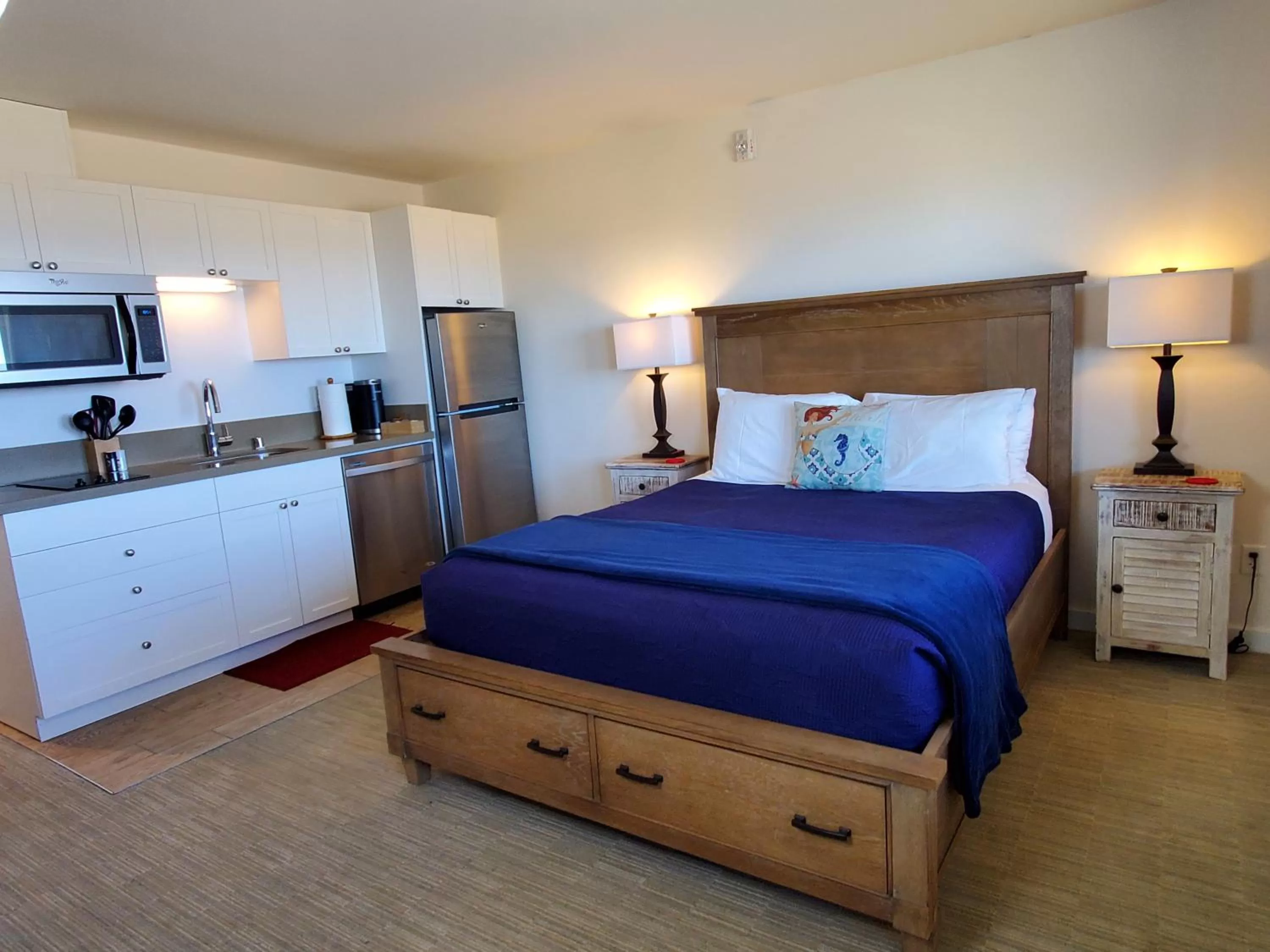 Bed in Moonstone Beach Motel