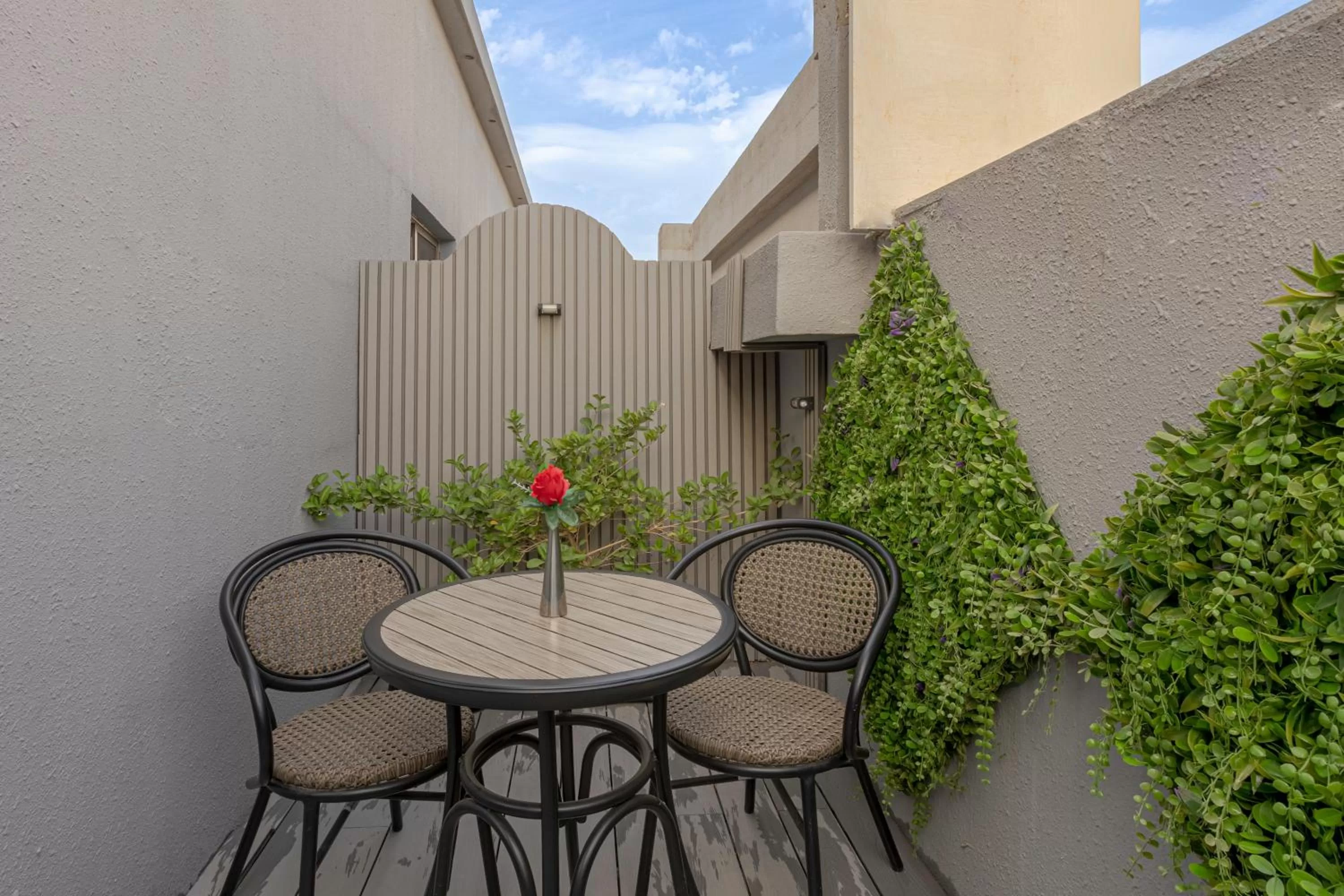 Balcony/Terrace in Seven Gardens Hotel Al Narjis