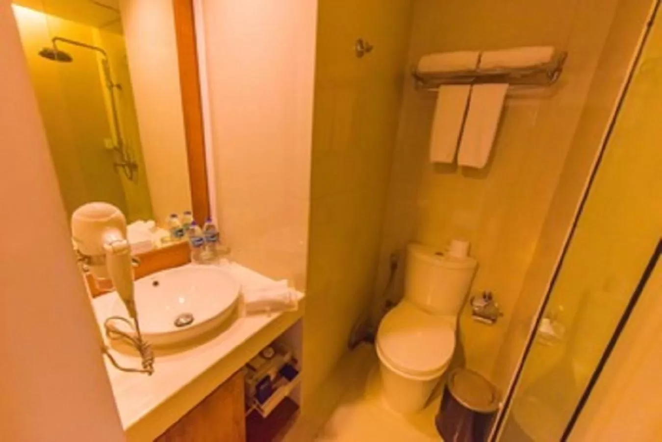 Bathroom in Hariston Hotel & Suites, Pluit - Jakarta