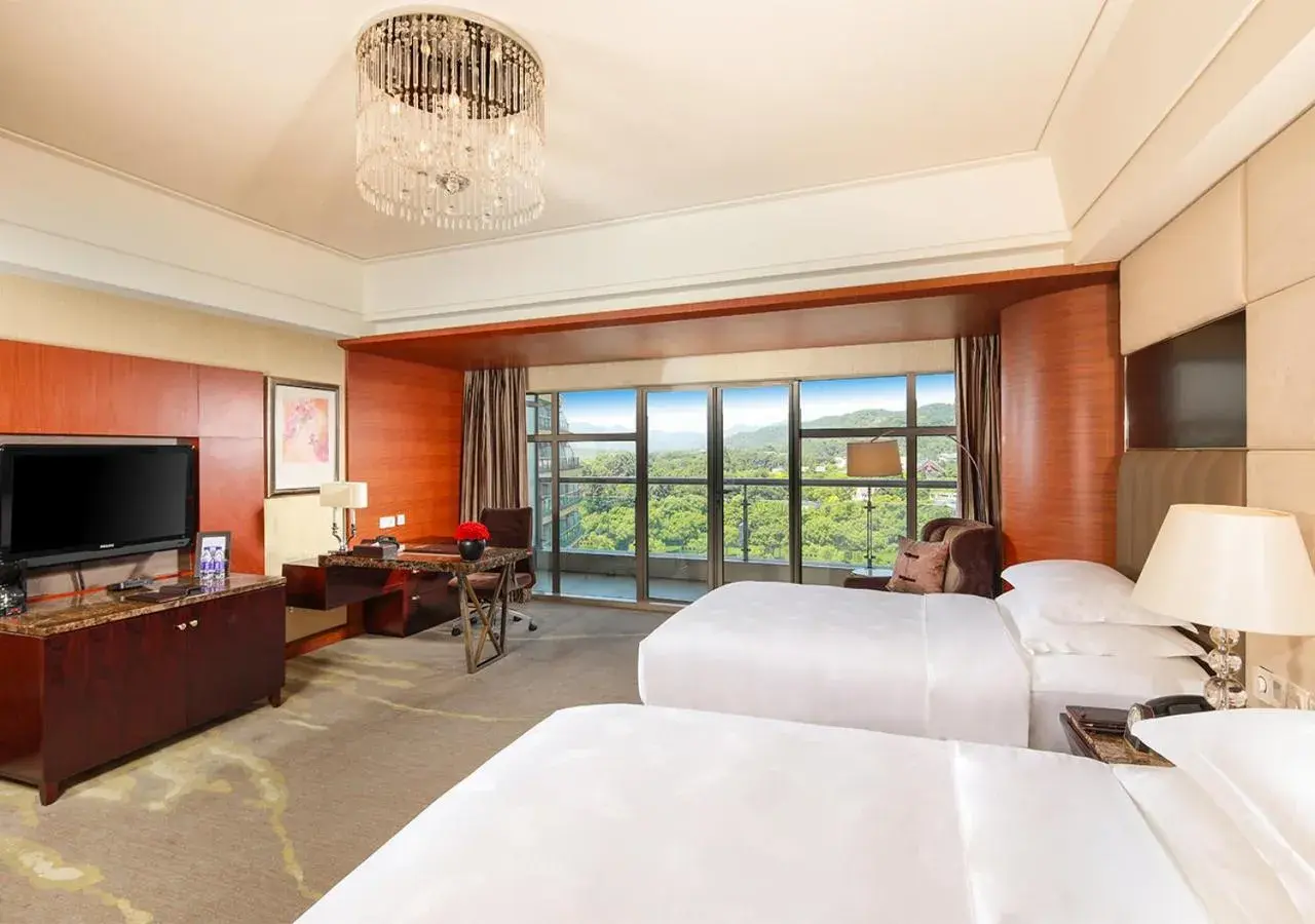 Twin Room with Mountain View in Wyndham Grand Plaza Royale Hangzhou Twin Room with Mountain View in Wyndham Grand Plaza Royale Hangzhou