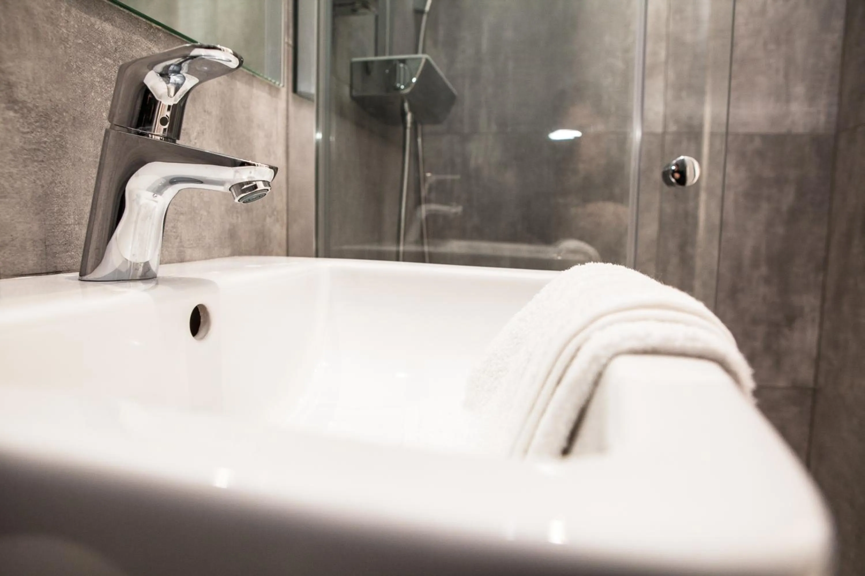 Bathroom in The Tudor Inn Hotel