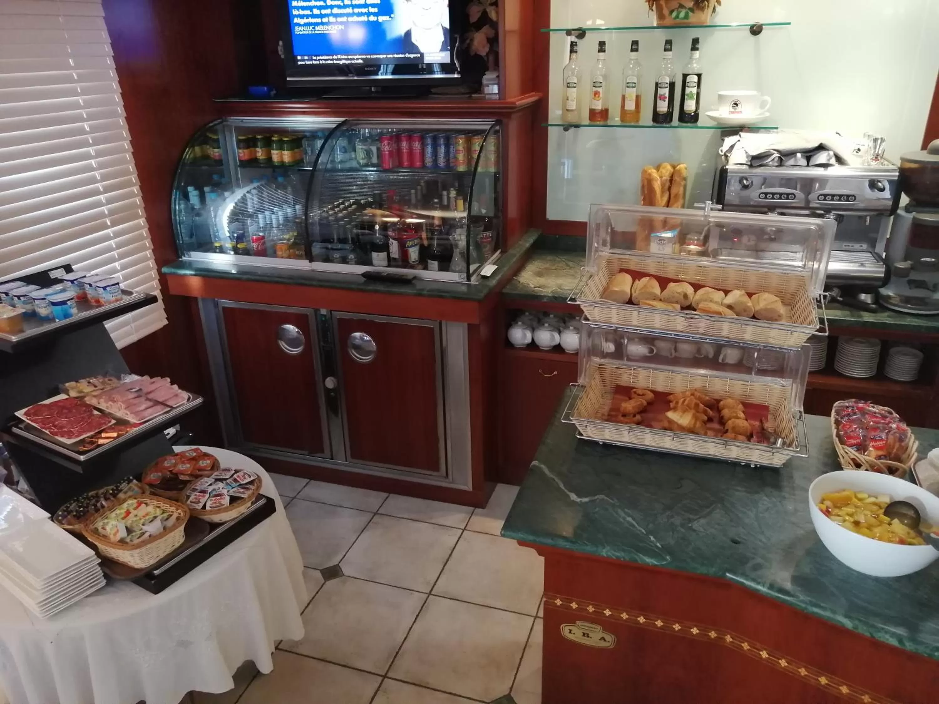 Food and drinks in Hôtel Le Claridge