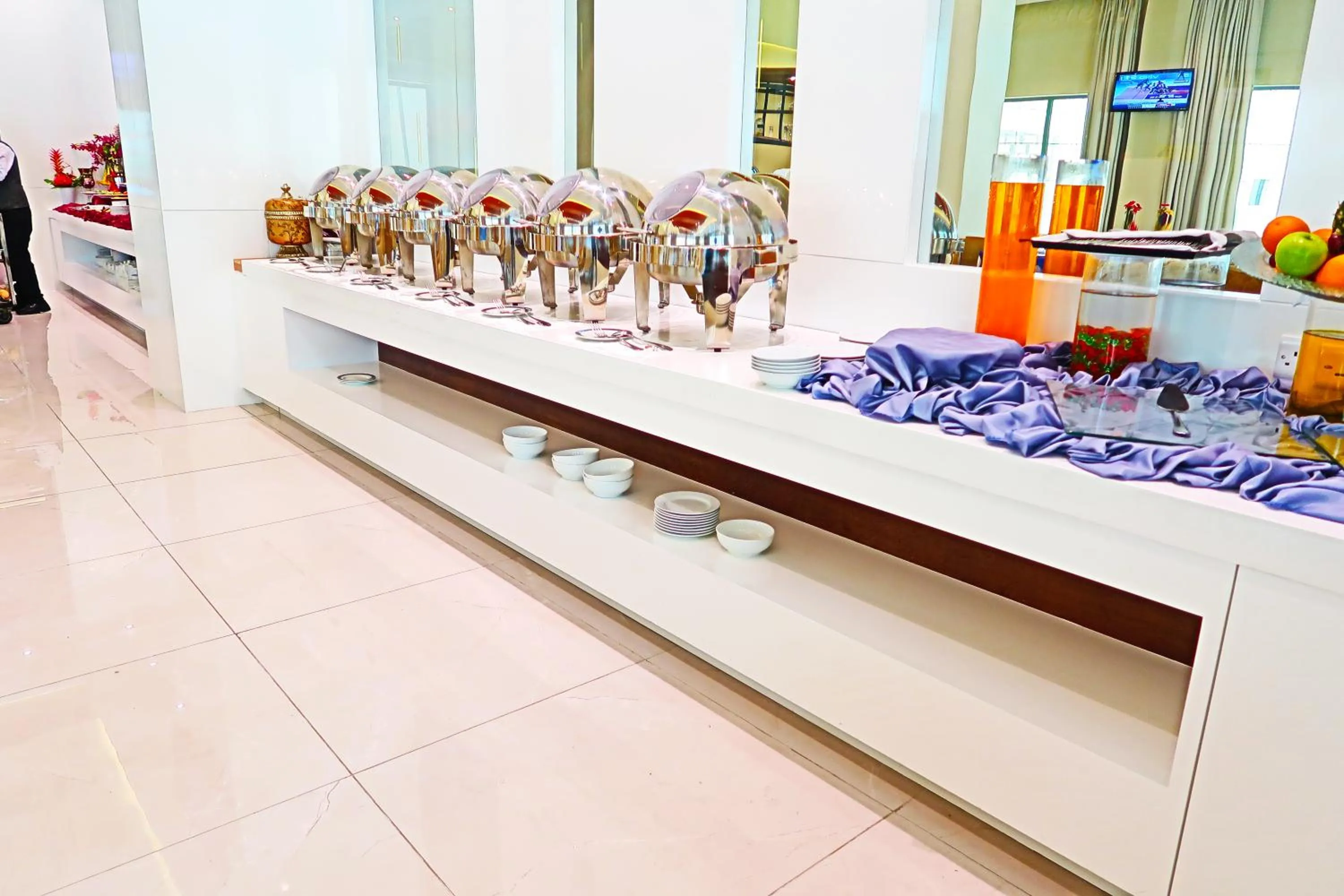 Restaurant/places to eat in Pars International Hotel