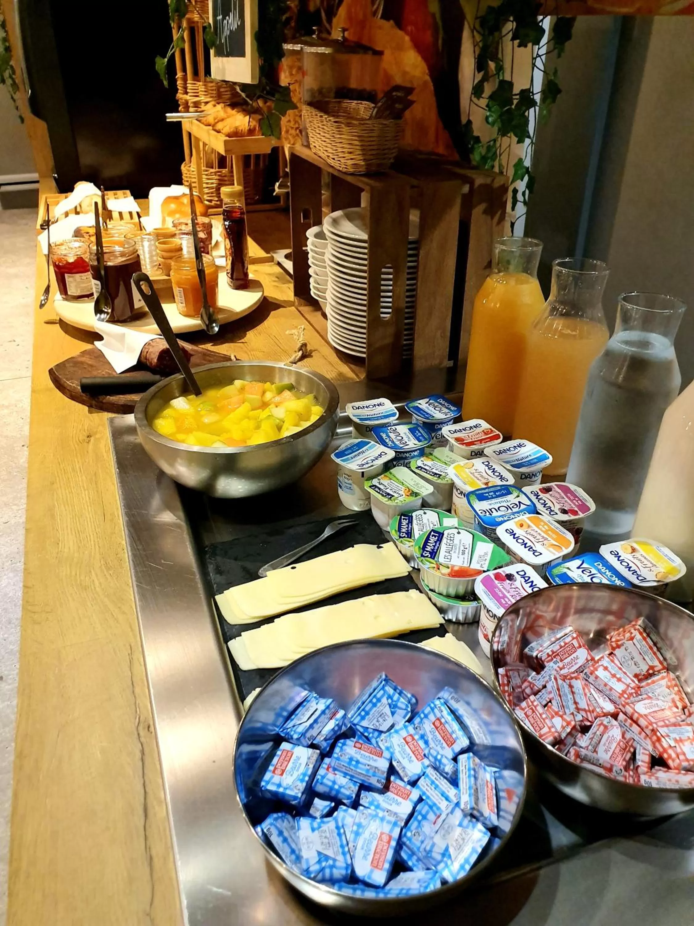 Food and drinks in Cit'hotel Design Booking Evry Saint-Germain-lès-Corbeil Sénart